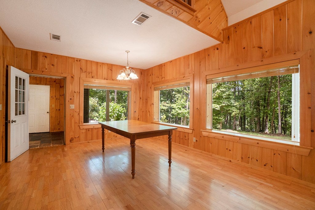 Blairsville, Georgia, 30512, United States, 4 Bedrooms Bedrooms, ,3 BathroomsBathrooms,Residential,For Sale,1858938