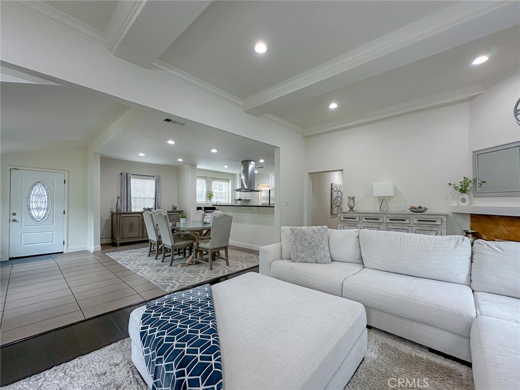 Los Angeles, California, 90043, United States, 3 Bedrooms Bedrooms, ,2 BathroomsBathrooms,Residential,For Sale,1981905