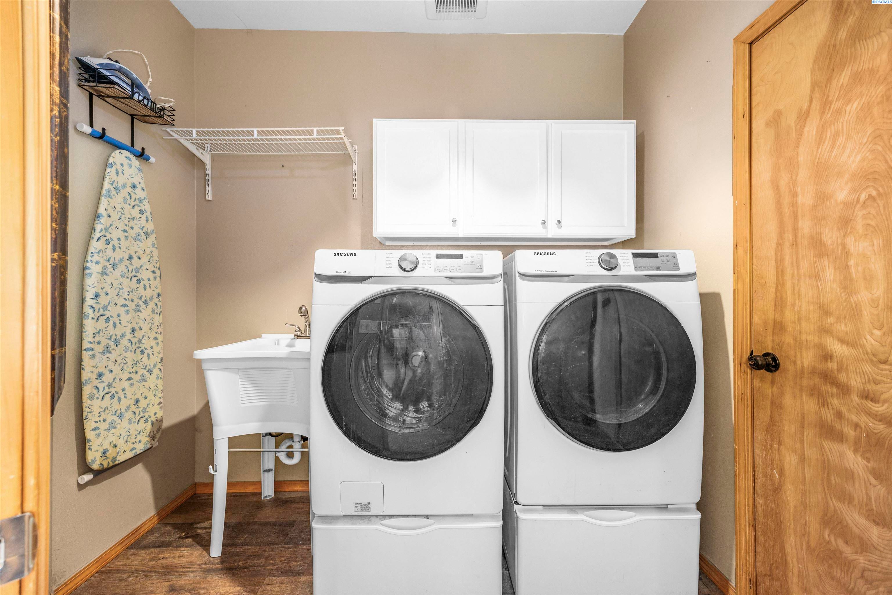 Kennewick, Washington, 99338, United States, 4 Bedrooms Bedrooms, ,2 BathroomsBathrooms,Residential,For Sale,1981833