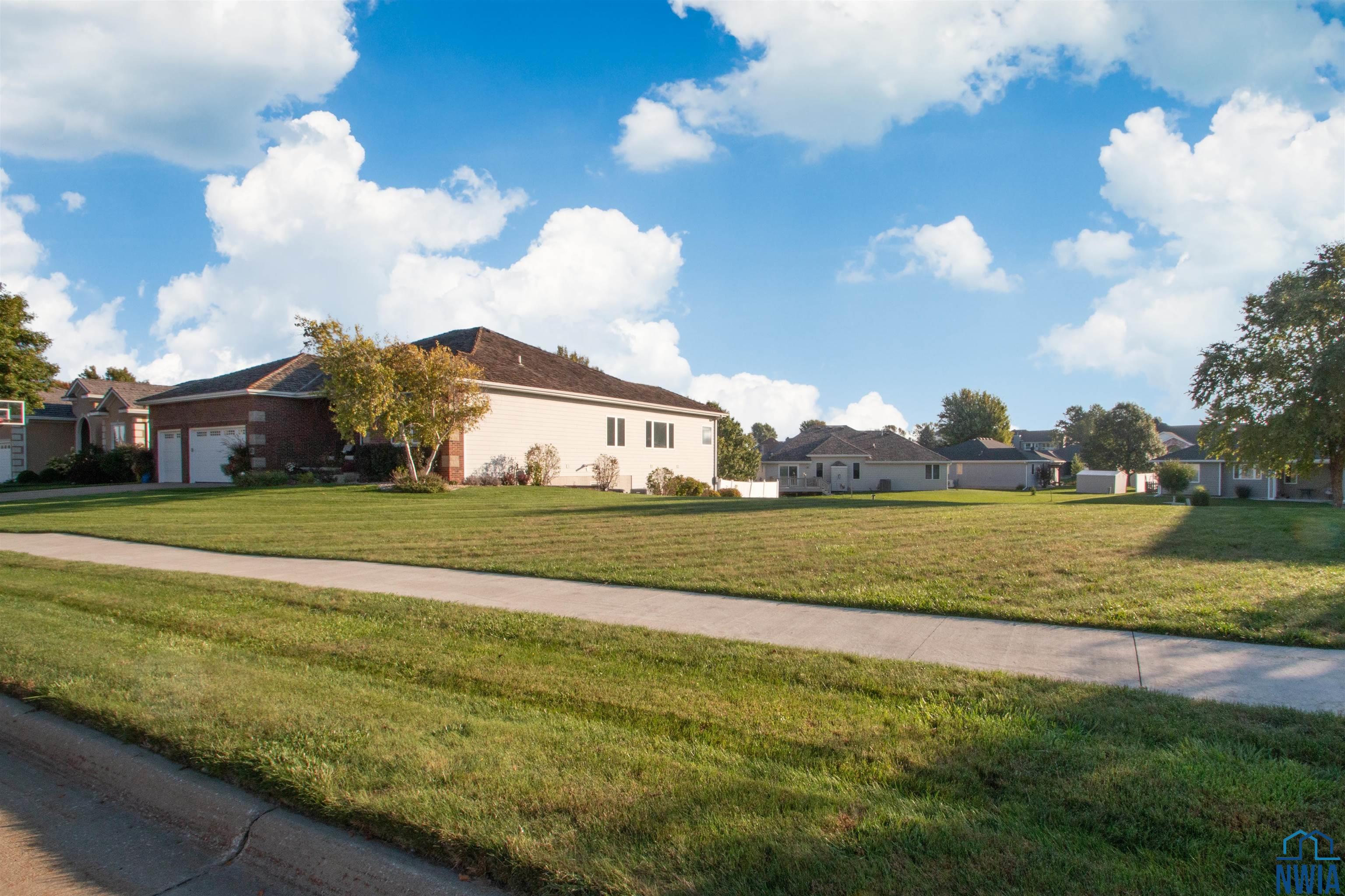 Sioux City, Iowa, 51106, United States, 5 Bedrooms Bedrooms, ,7 BathroomsBathrooms,Residential,For Sale,1976174