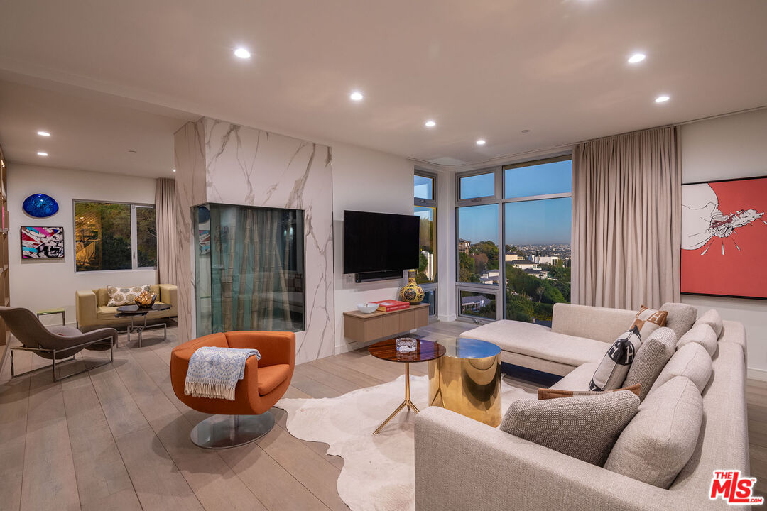 Los Angeles, California, 90069, United States, 4 Bedrooms Bedrooms, ,5 BathroomsBathrooms,Residential,For Sale,1759770