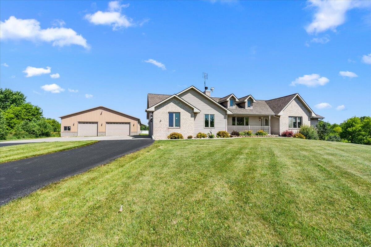 Hubbard, Wisconsin, 53035, United States, 4 Bedrooms Bedrooms, ,4 BathroomsBathrooms,Residential,For Sale,1885428