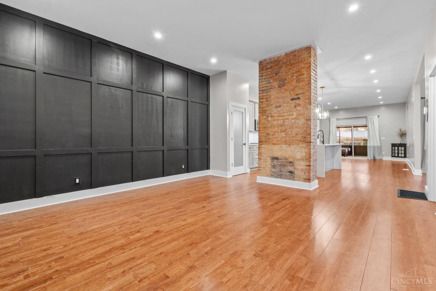 Cincinnati, Ohio, 45206, United States, 3 Bedrooms Bedrooms, ,3 BathroomsBathrooms,Residential,For Sale,1997229