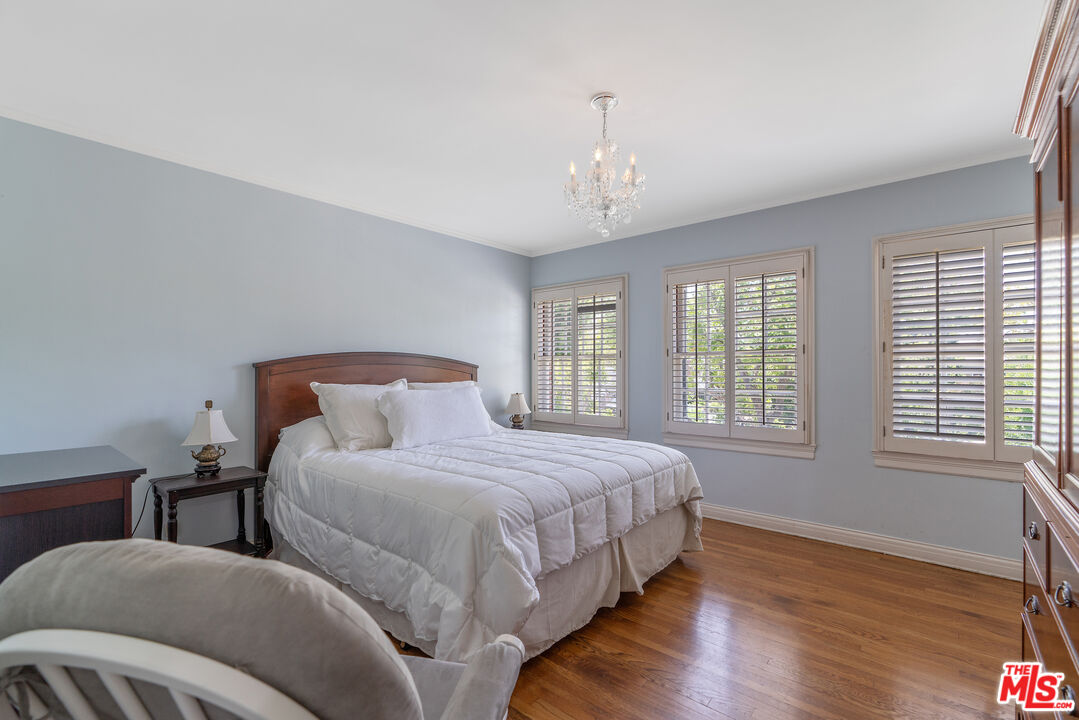 Los Angeles, California, 90004, United States, 6 Bedrooms Bedrooms, ,7 BathroomsBathrooms,Residential,For Sale,1907510