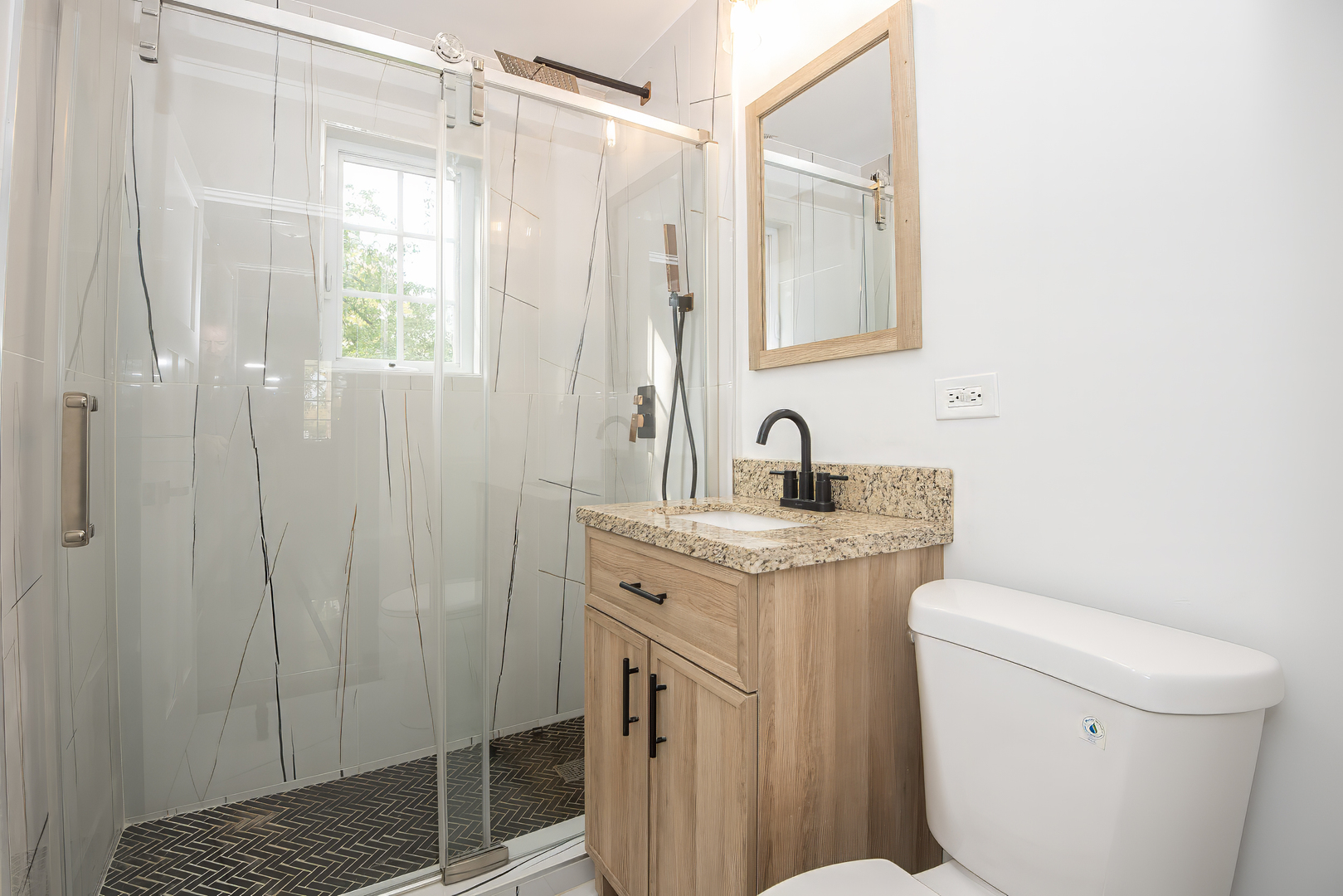 Glenview, Illinois, 60025, United States, 5 Bedrooms Bedrooms, ,3 BathroomsBathrooms,Residential,For Sale,1995942