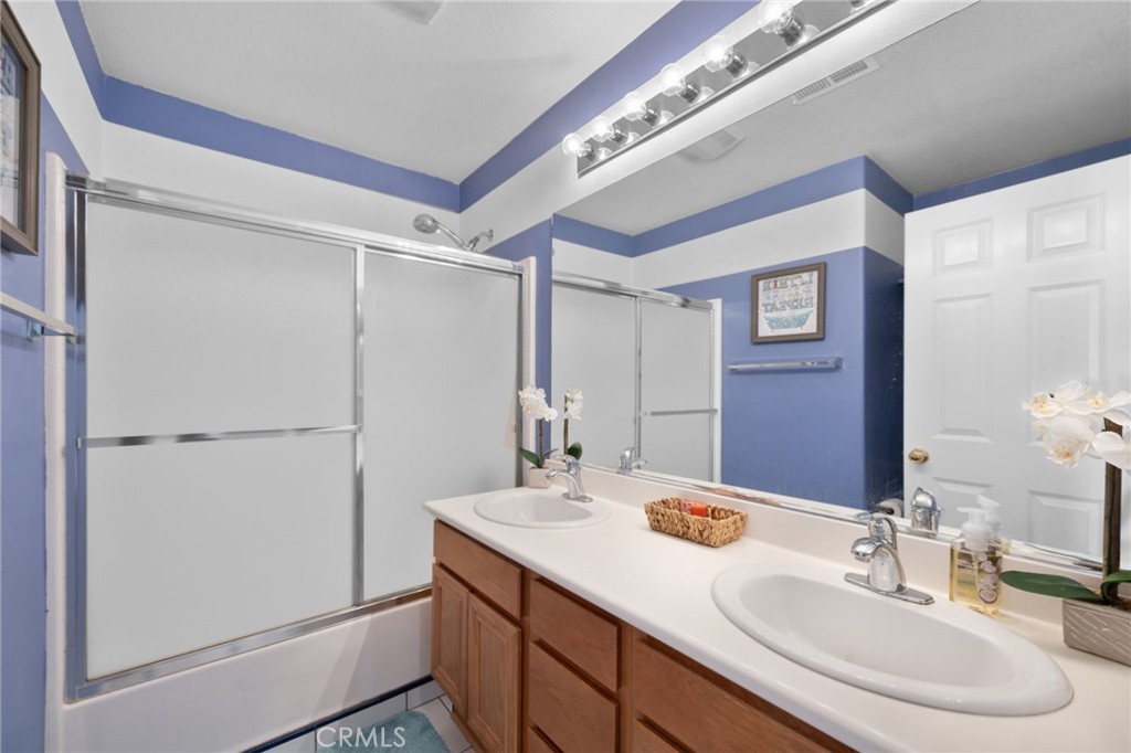 Lake Elsinore, California, 92532, United States, 5 Bedrooms Bedrooms, ,4 BathroomsBathrooms,Residential,For Sale,1989884