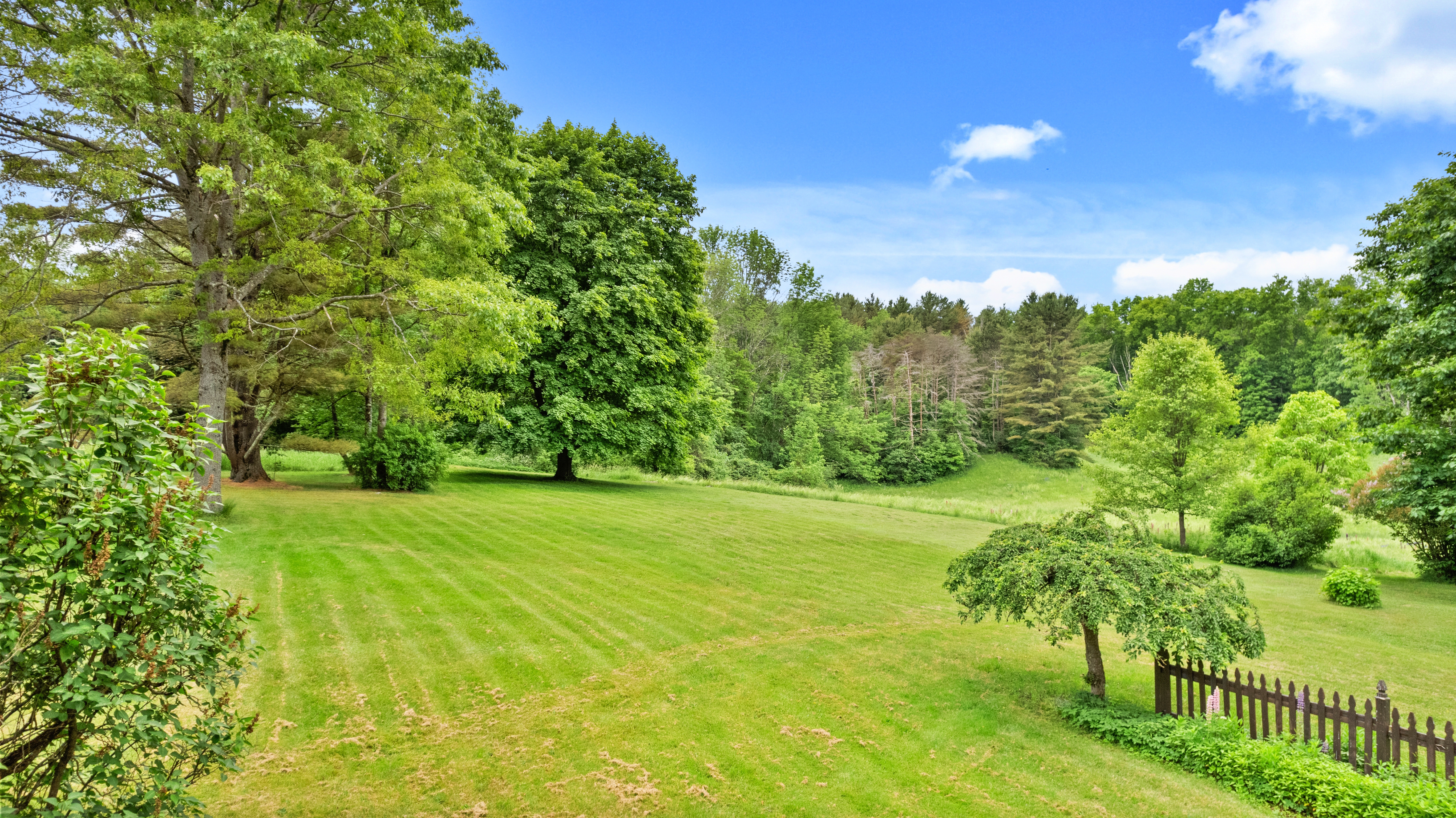  13-Acre Historic Estate with Modern Upgrades + Barn & Studio - 物件實景