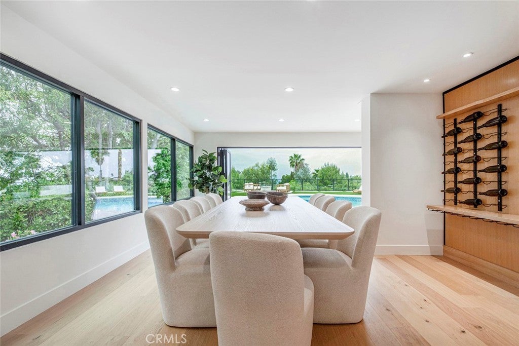 Encino, California, 91316, United States, 6 Bedrooms Bedrooms, ,5 BathroomsBathrooms,Residential,For Sale,1938851