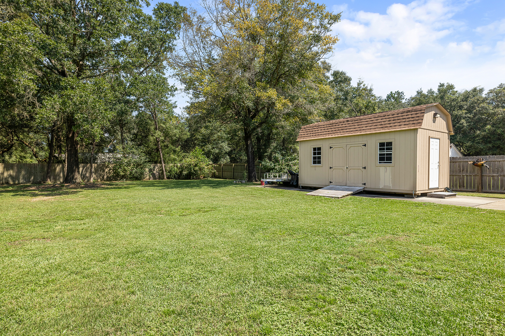  Move-In Ready Home on Nearly an Acre - 物件實景
