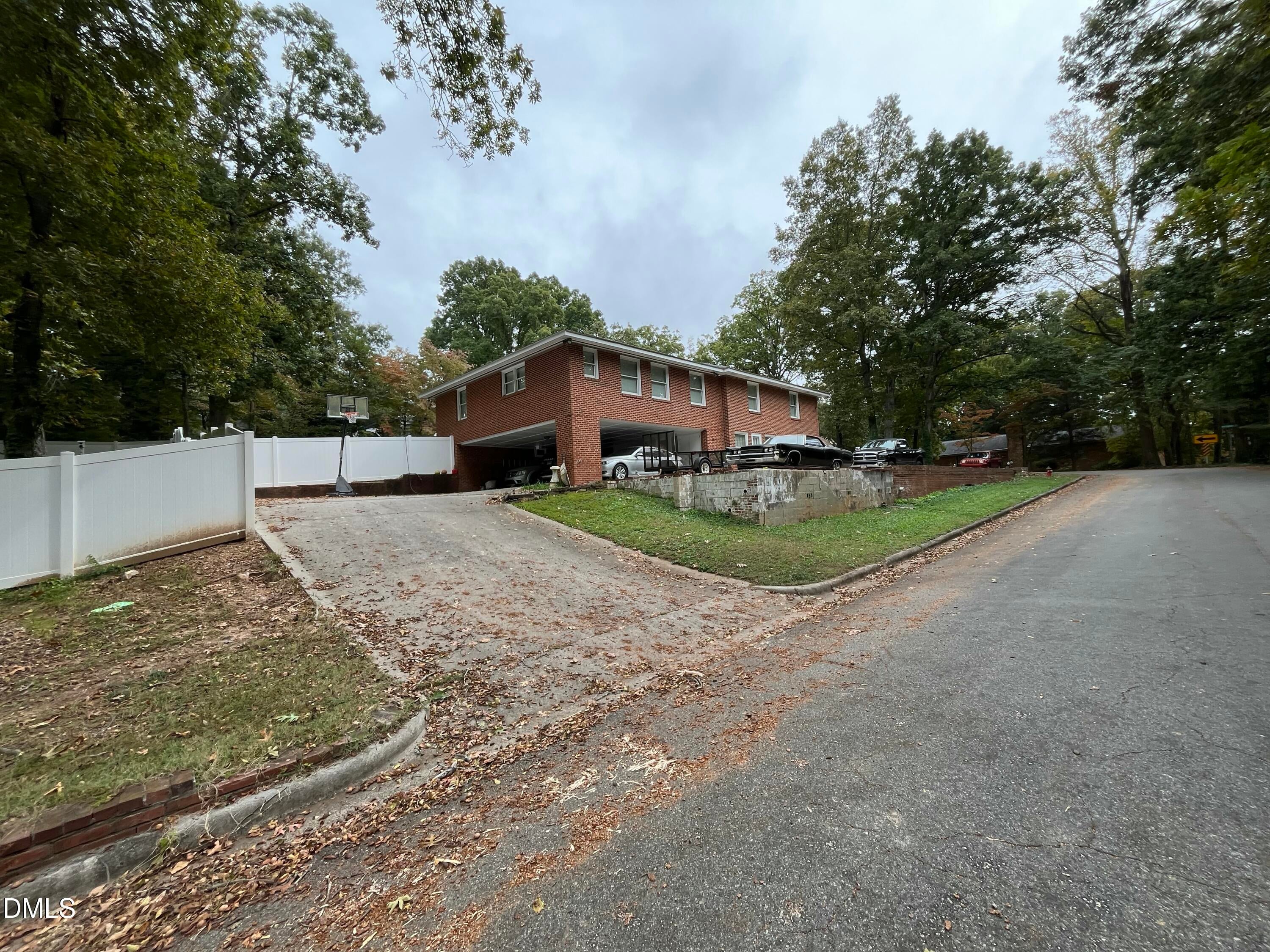 Burlington, North Carolina, 27215, United States, 6 Bedrooms Bedrooms, ,5 BathroomsBathrooms,Residential,For Sale,1999831