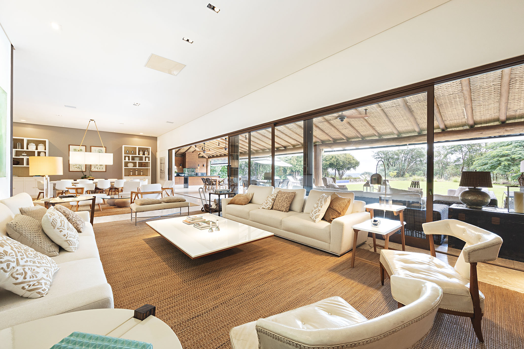  Farmhouse-Style Residence with Permanent Views of the Golf Course - 物件實景