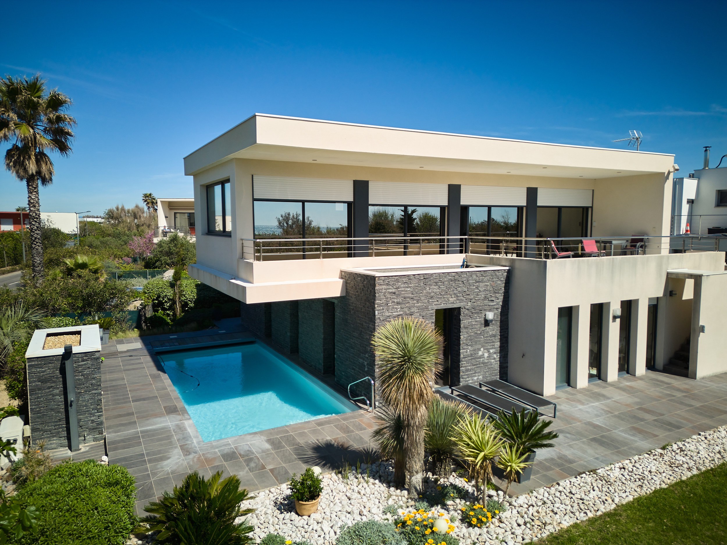  1105 / 5000 A Contemporary Beachfront Home... - 物件實景