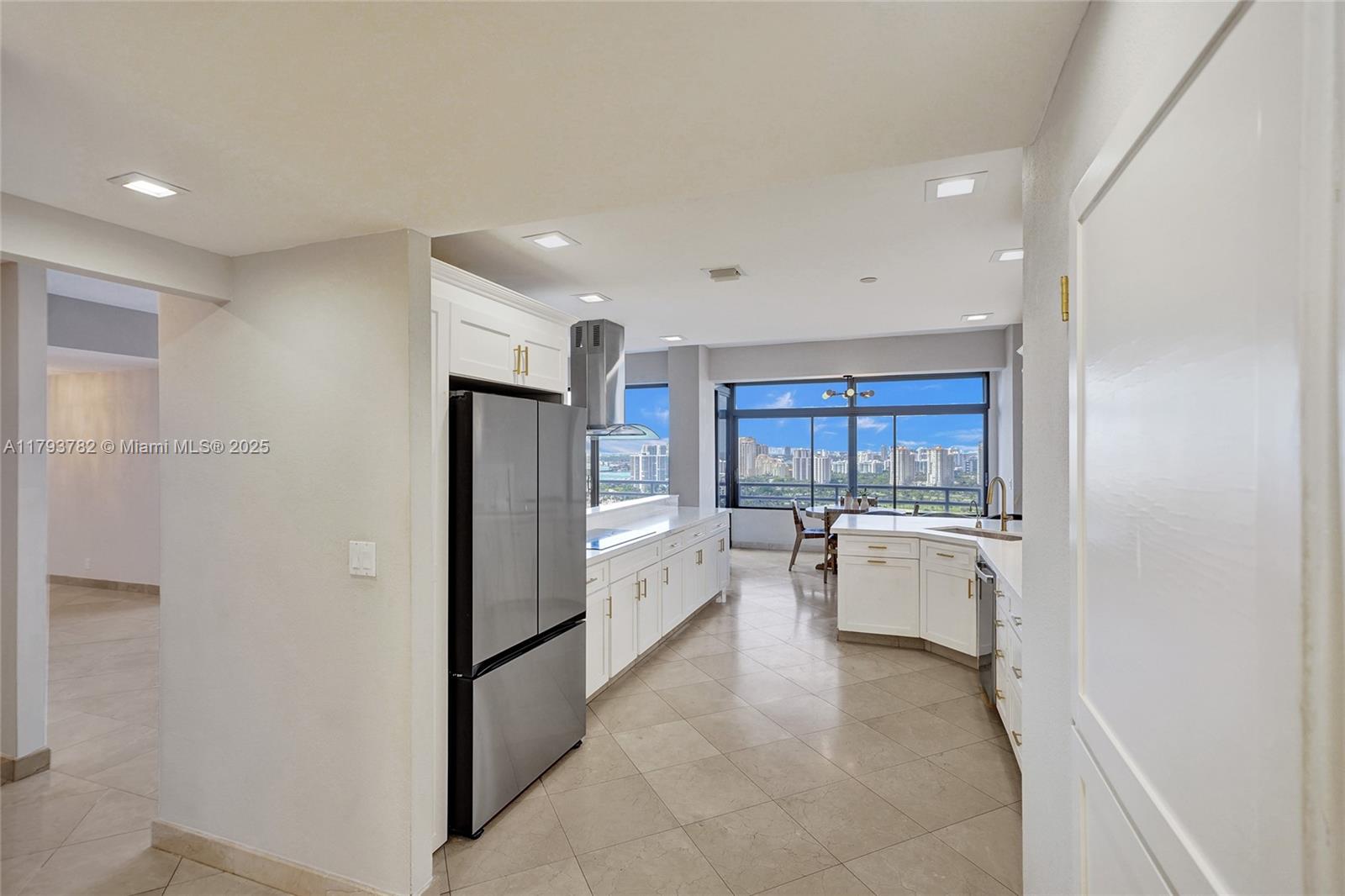 Aventura, Florida, 33180, United States, 5 Bedrooms Bedrooms, ,4 BathroomsBathrooms,Residential,For Sale,1794425