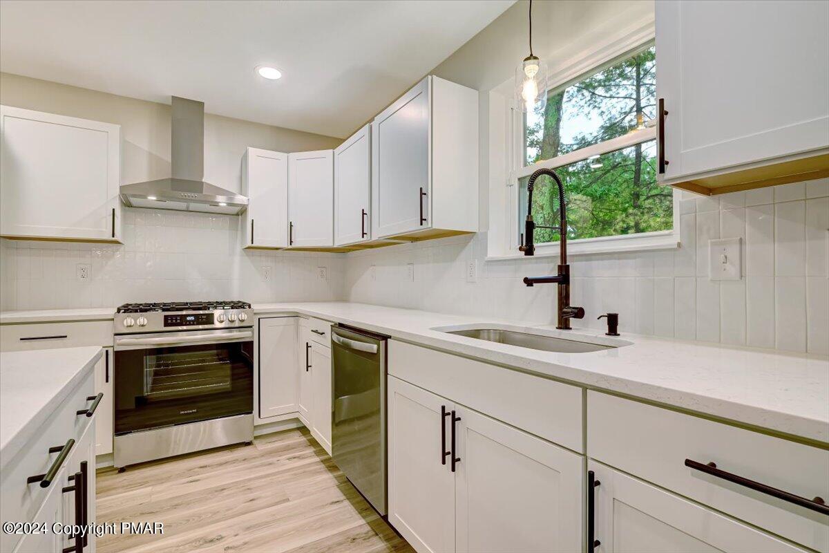 Stroudsburg, Pennsylvania, 18360, United States, 4 Bedrooms Bedrooms, ,3 BathroomsBathrooms,Residential,For Sale,1858014