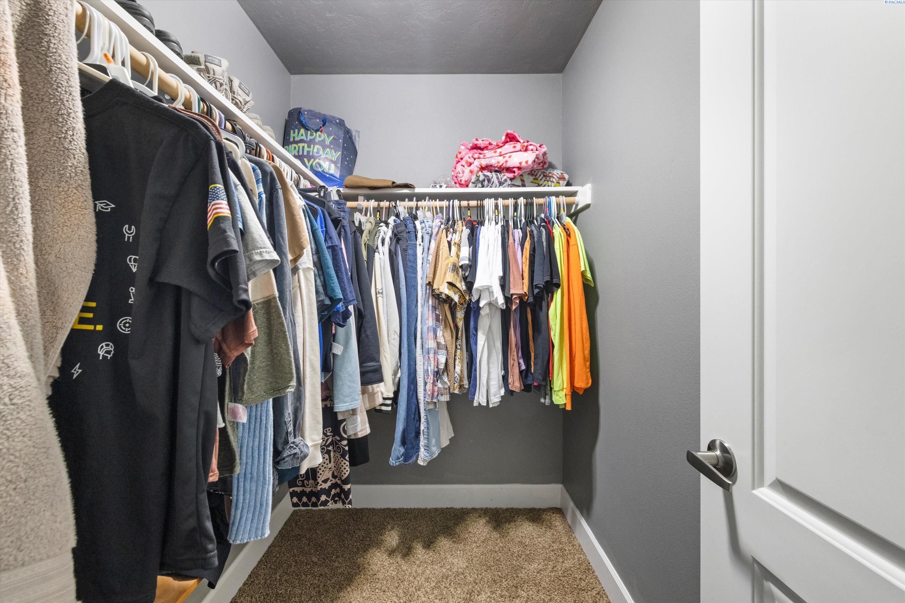 Pasco, Washington, 99301, United States, 6 Bedrooms Bedrooms, ,3 BathroomsBathrooms,Residential,For Sale,1705184