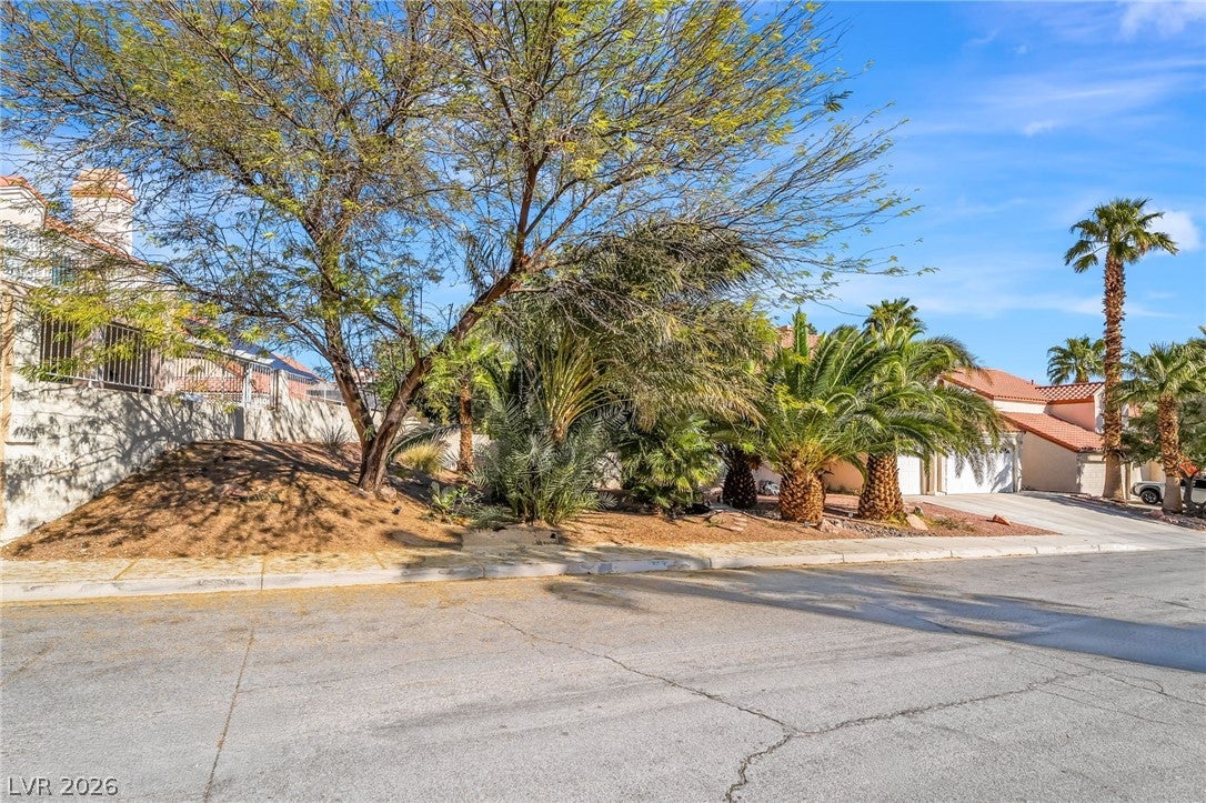 Henderson, Nevada, 89014, United States, 4 Bedrooms Bedrooms, ,3 BathroomsBathrooms,Residential,For Sale,2028376