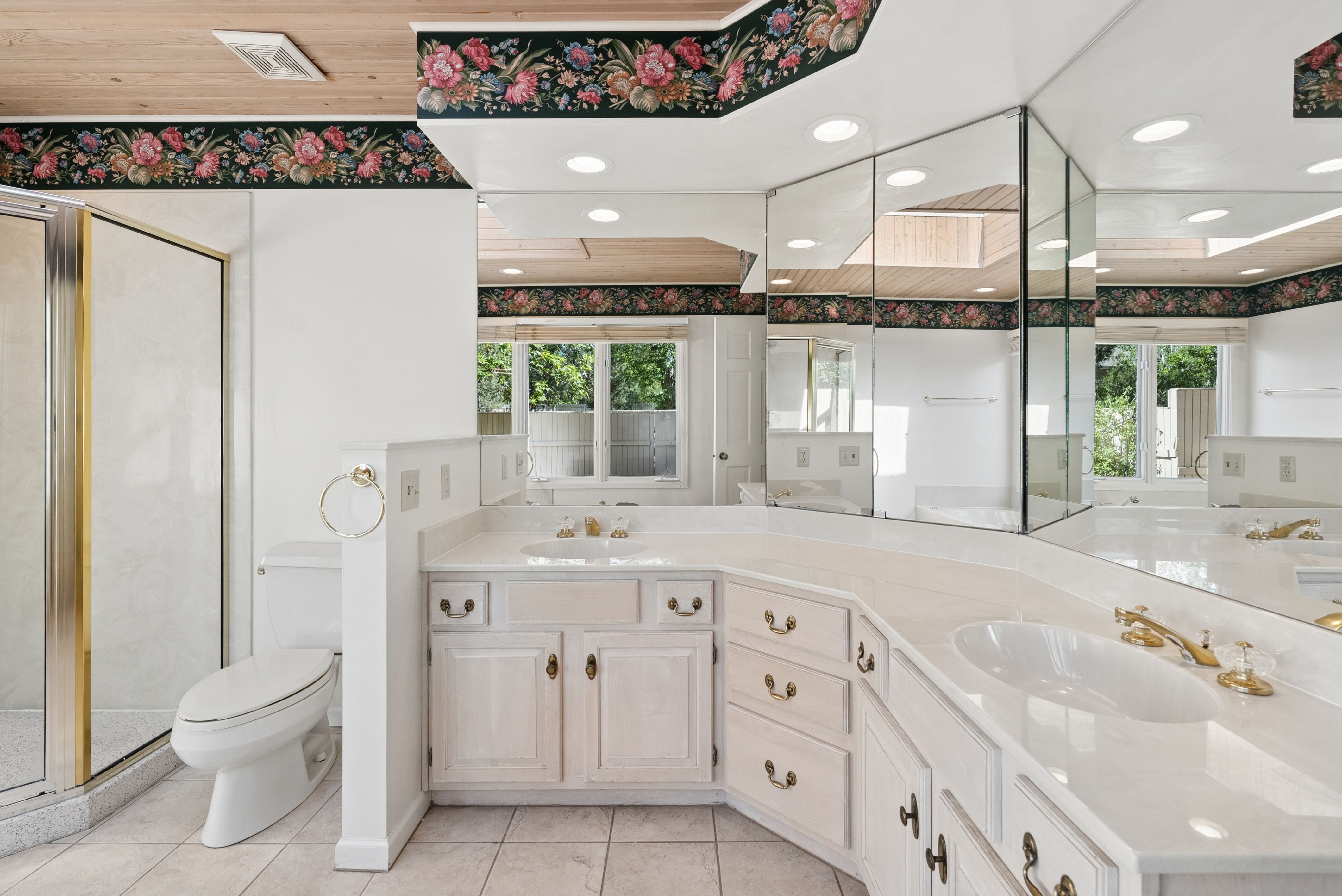  One-Level Broadmoor Living - 物件實景