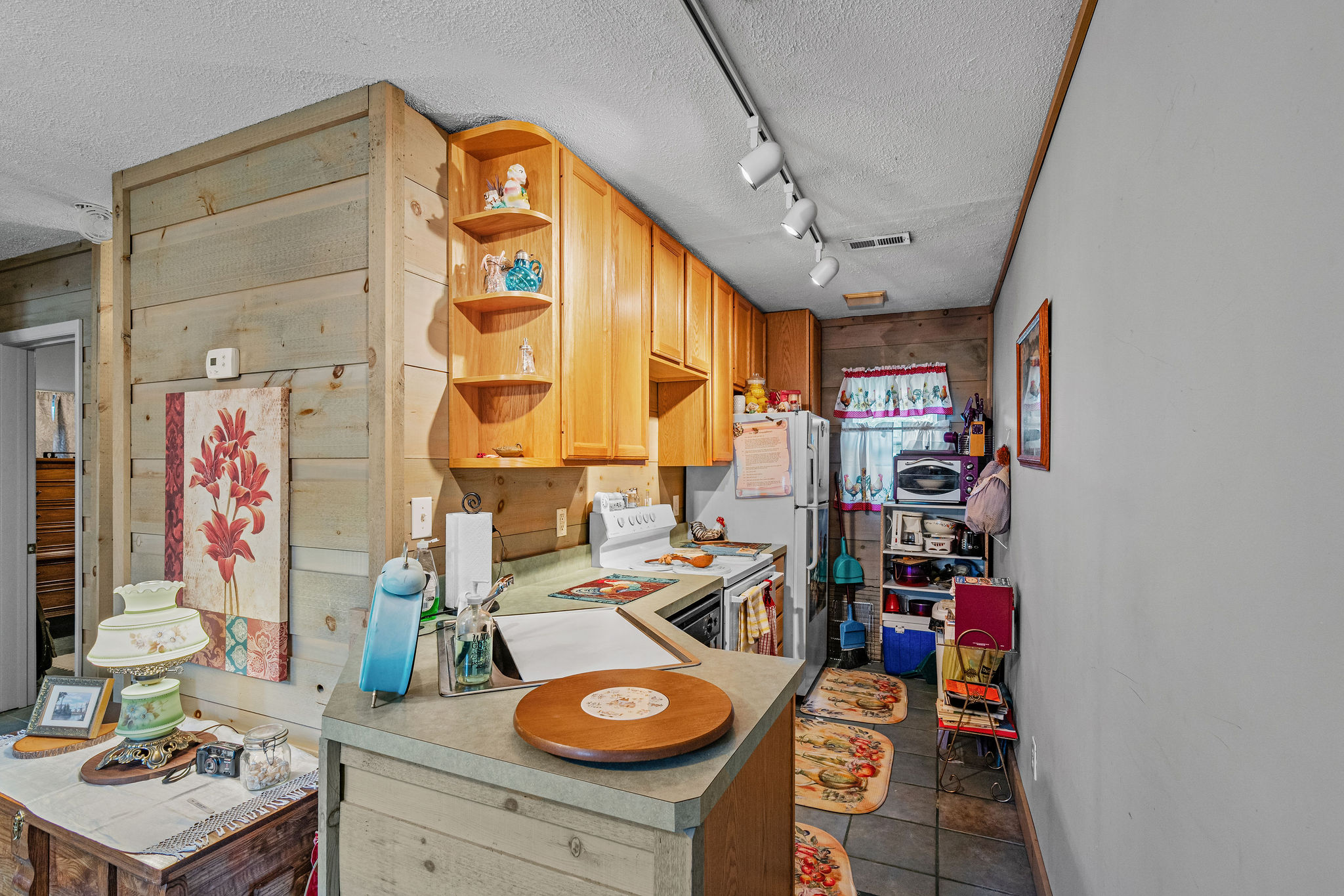 Dandridge, Tennessee, 37725, United States, 2 Bedrooms Bedrooms, ,2 BathroomsBathrooms,Residential,For Sale,1928860