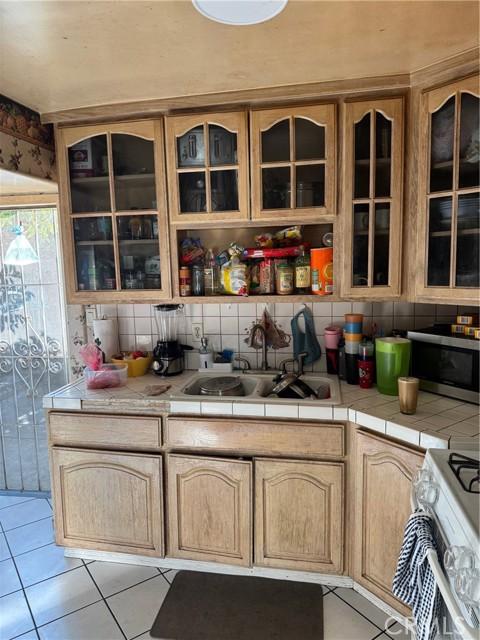 Los Angeles, California, 90044, United States, ,Residential,For Sale,2005968