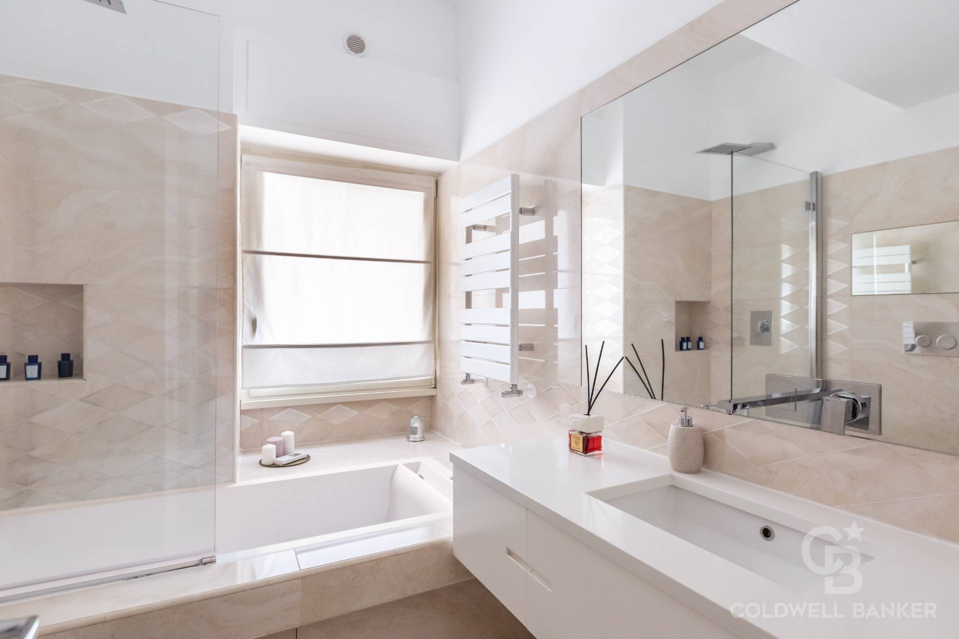 Roma, Roma, 00100, IT, 3 Bedrooms Bedrooms, ,3 BathroomsBathrooms,Residential,For Sale,1932847