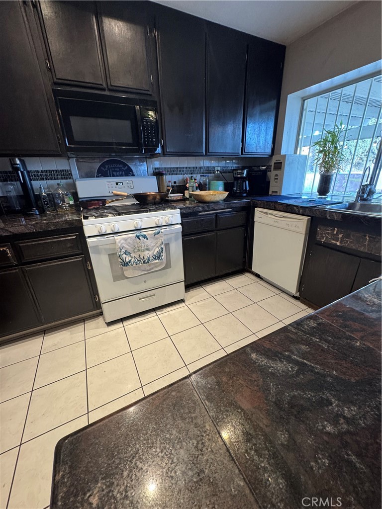 Bloomington, California, 92316, United States, 3 Bedrooms Bedrooms, ,2 BathroomsBathrooms,Residential,For Sale,2009954