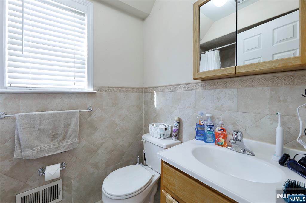 Harrison, New Jersey, 07029, United States, 5 Bedrooms Bedrooms, ,5 BathroomsBathrooms,Residential,For Sale,1985698