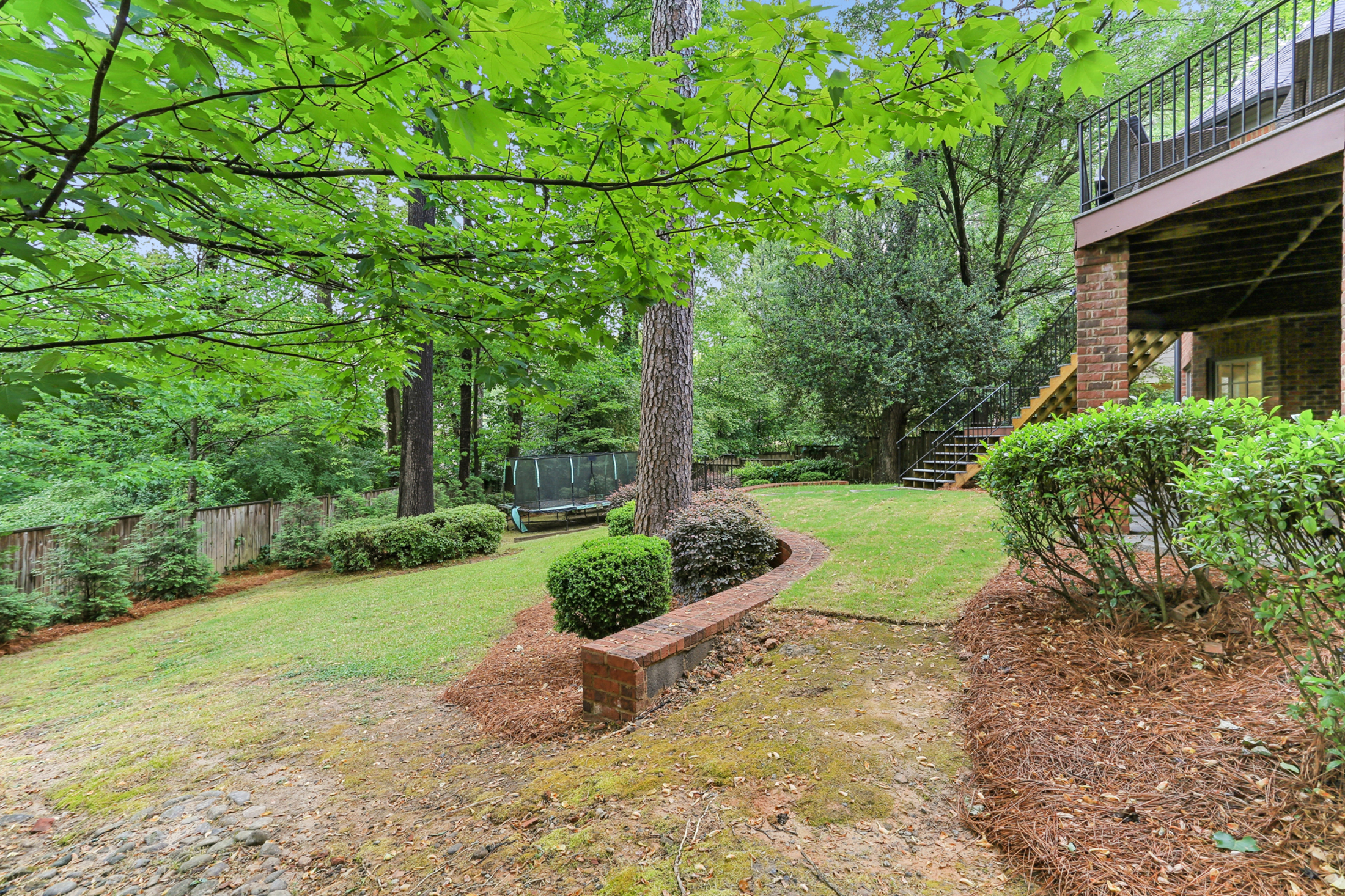  Stunning Brick Traditional in Sought-after Pine Hills - 物件實景