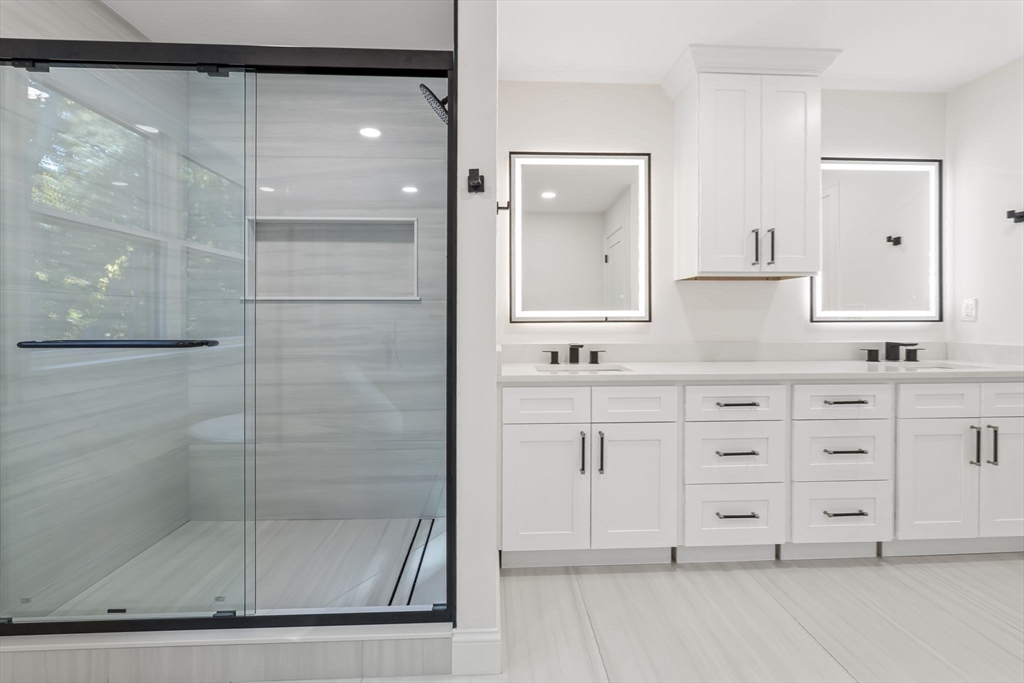 Bedford, Massachusetts, 01730, United States, 4 Bedrooms Bedrooms, ,5 BathroomsBathrooms,Residential,For Sale,1984160