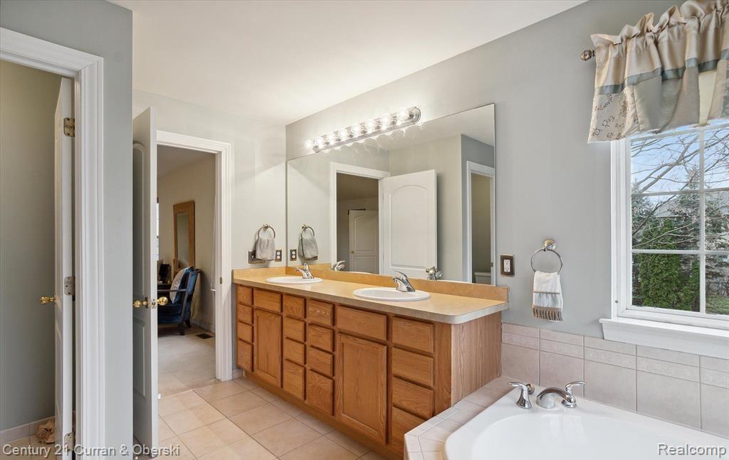 Van Buren Charter Township, Michigan, 48111, United States, 4 Bedrooms Bedrooms, ,5 BathroomsBathrooms,Residential,For Sale,2013024