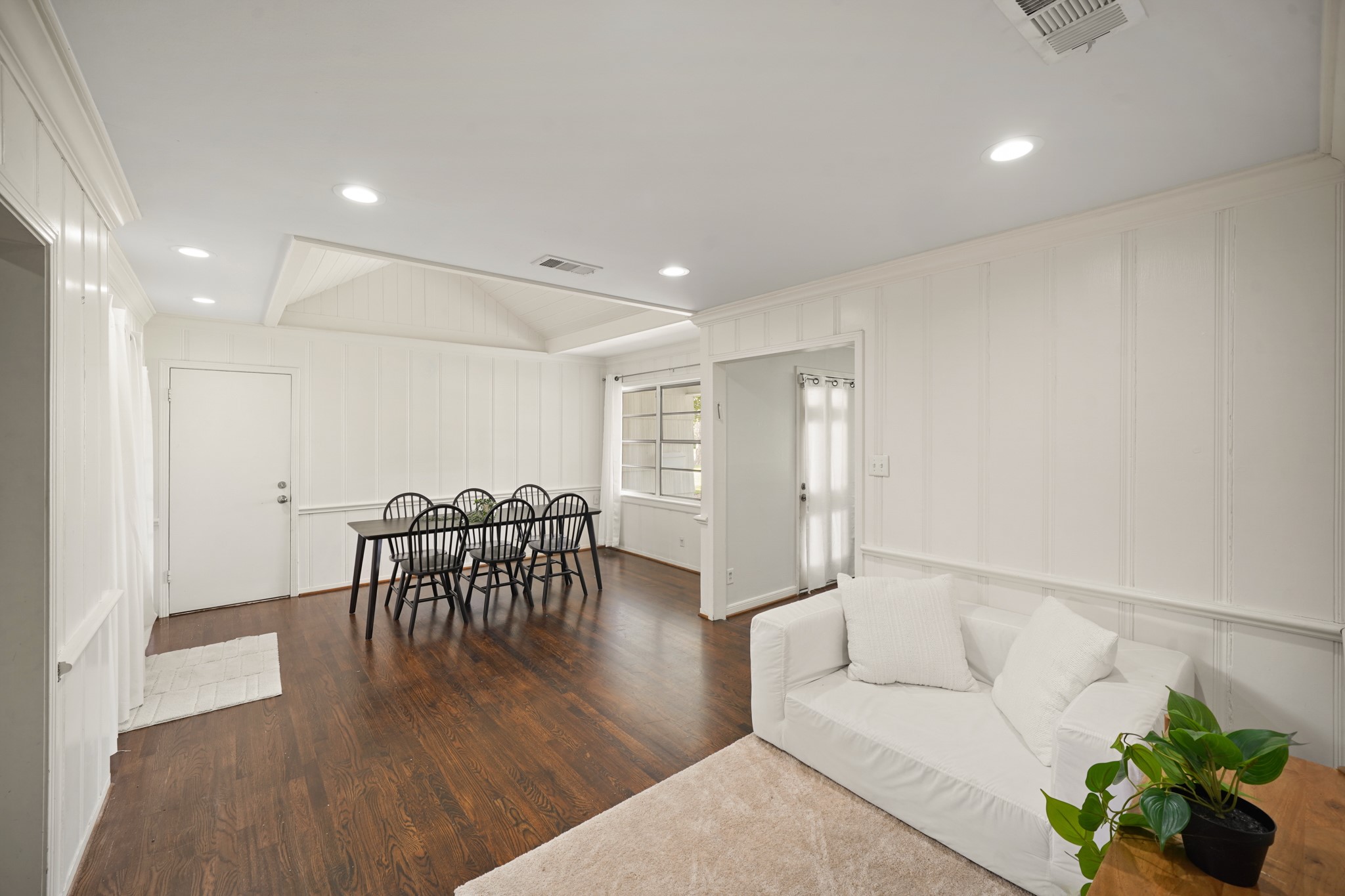 Bellaire, Texas, 77401, United States, 3 Bedrooms Bedrooms, ,2 BathroomsBathrooms,Residential,For Sale,1942222