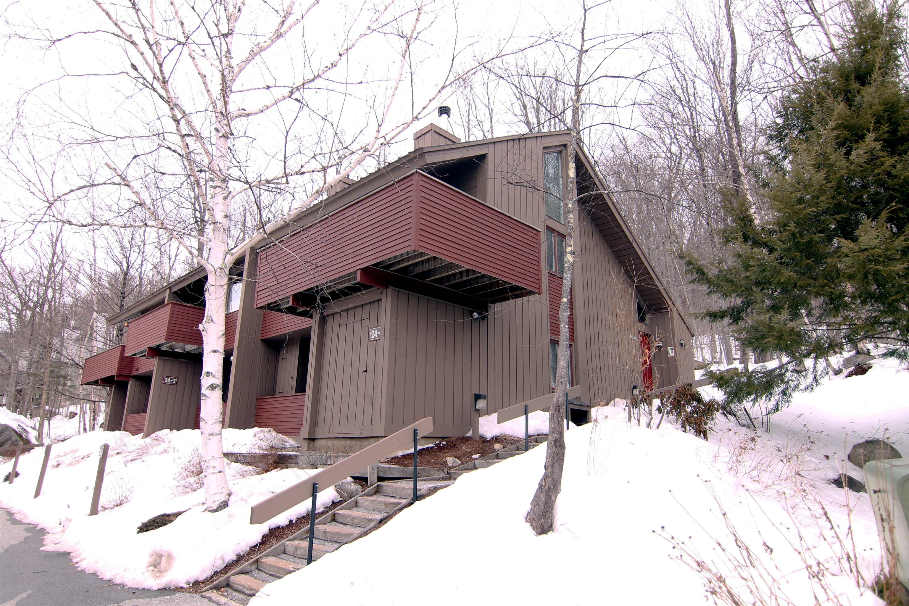 Lincoln, New Hampshire, 03251, United States, 3 Bedrooms Bedrooms, ,2 BathroomsBathrooms,Residential,For Sale,1732060
