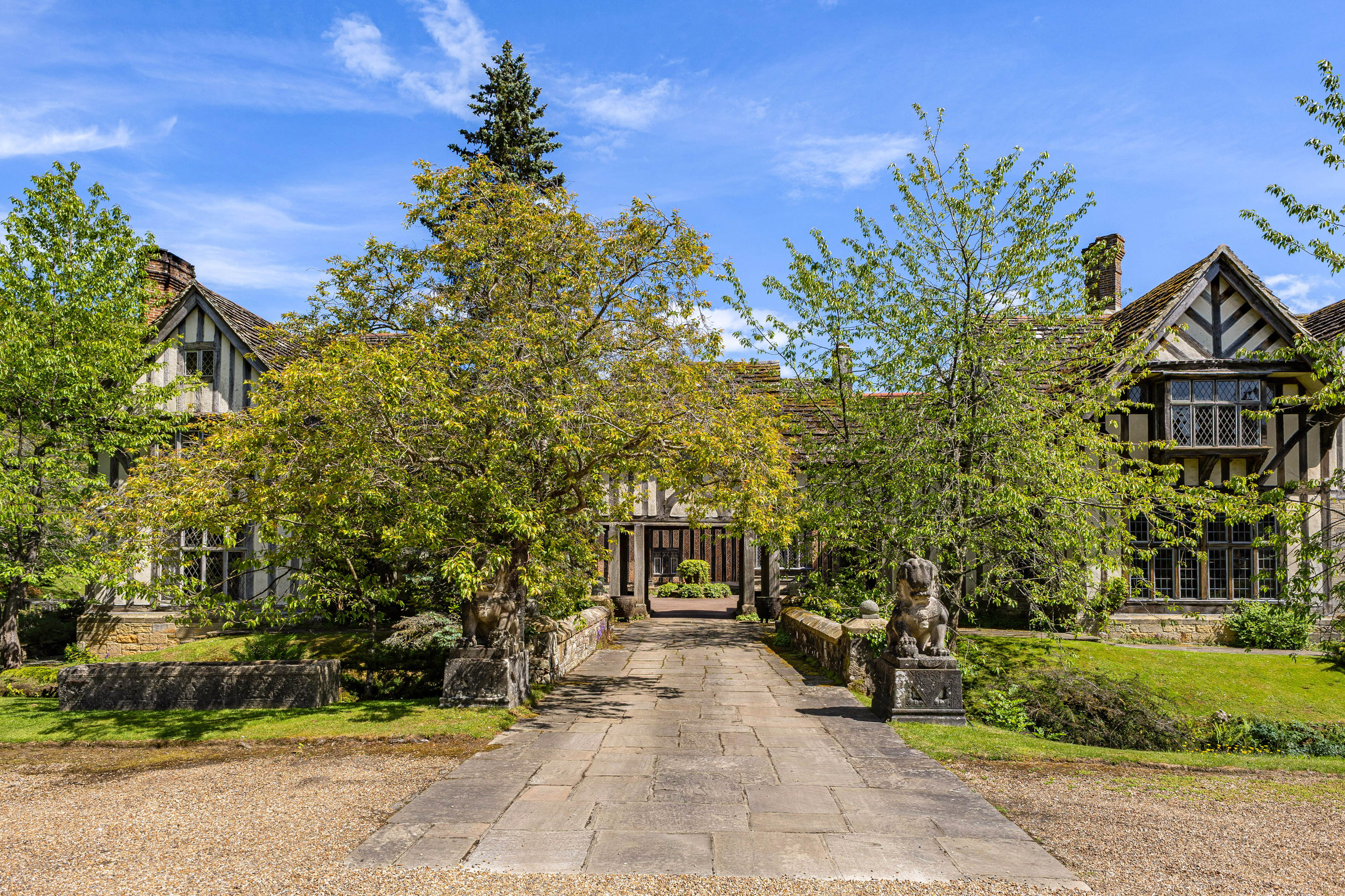  A remarkable manor house surrounded by a moat and 34 acres of private land - 物件實景