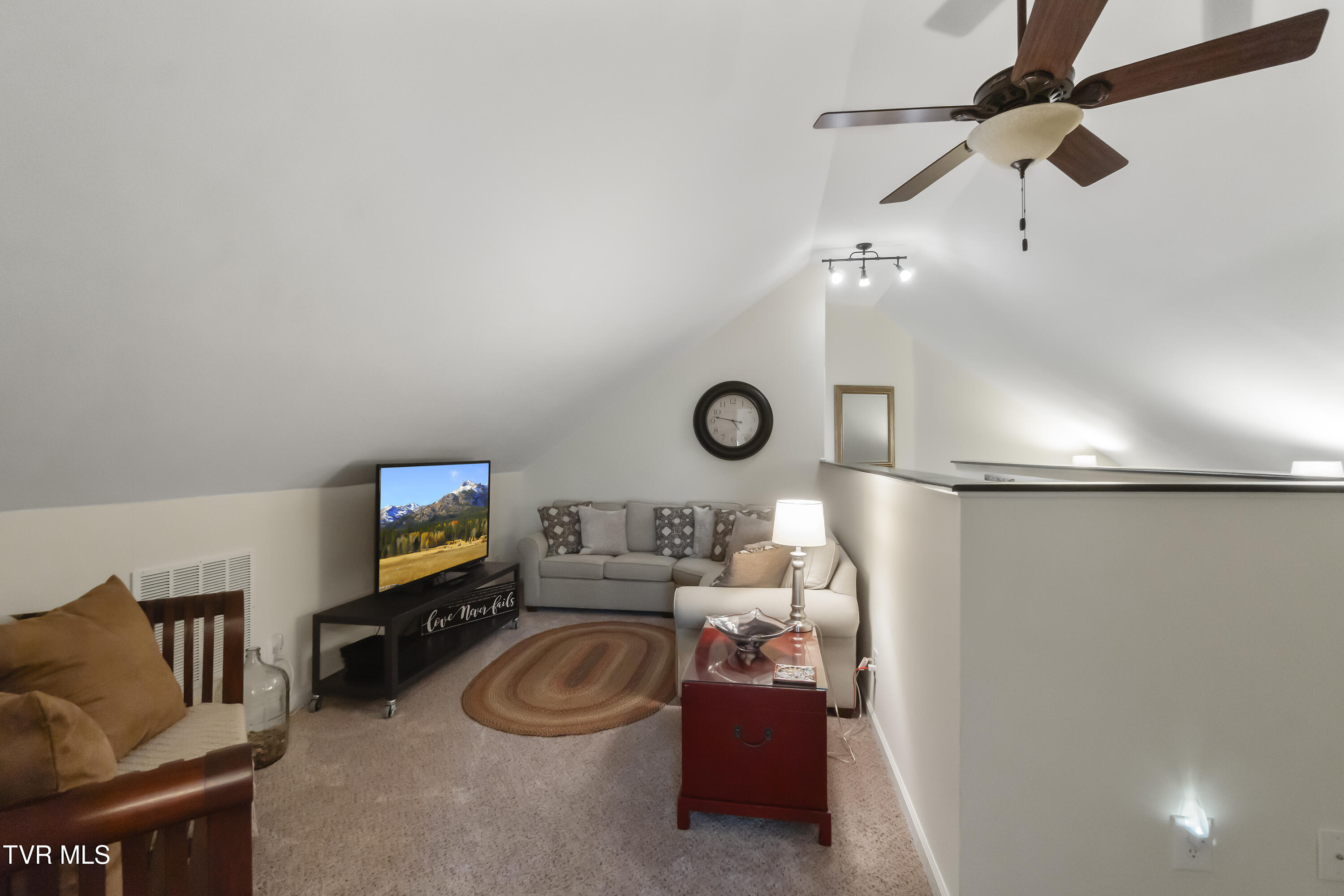 Greeneville, Tennessee, 37745, United States, 4 Bedrooms Bedrooms, ,2 BathroomsBathrooms,Residential,For Sale,1976291