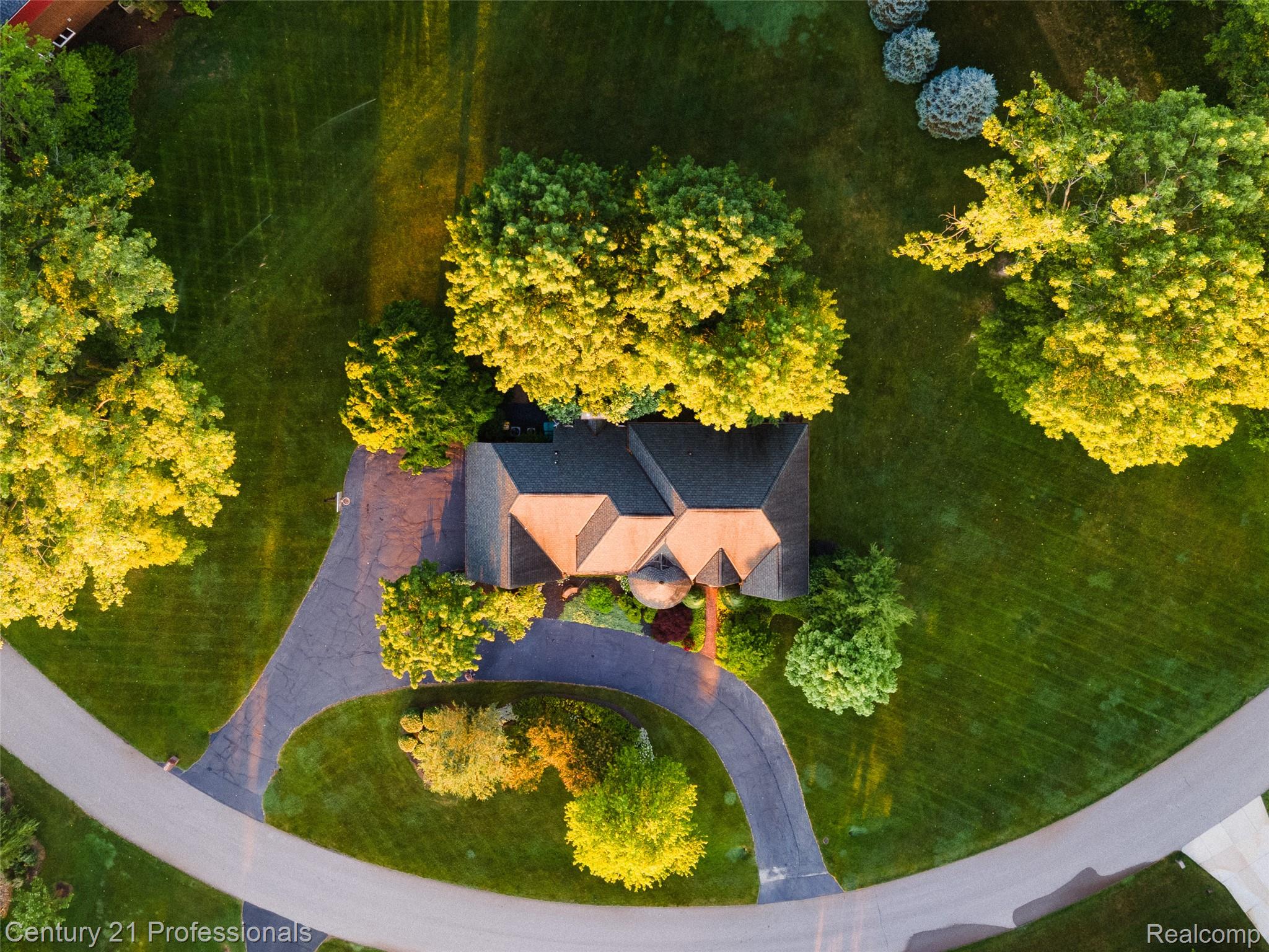 Rochester, Michigan, 48306, United States, 4 Bedrooms Bedrooms, ,3 BathroomsBathrooms,Residential,For Sale,1980039