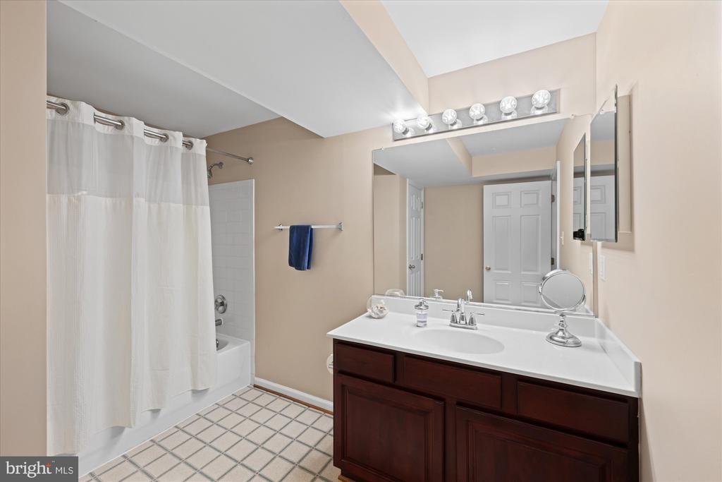 Leesburg, Virginia, 20175, United States, 5 Bedrooms Bedrooms, ,4 BathroomsBathrooms,Residential,For Sale,1987401