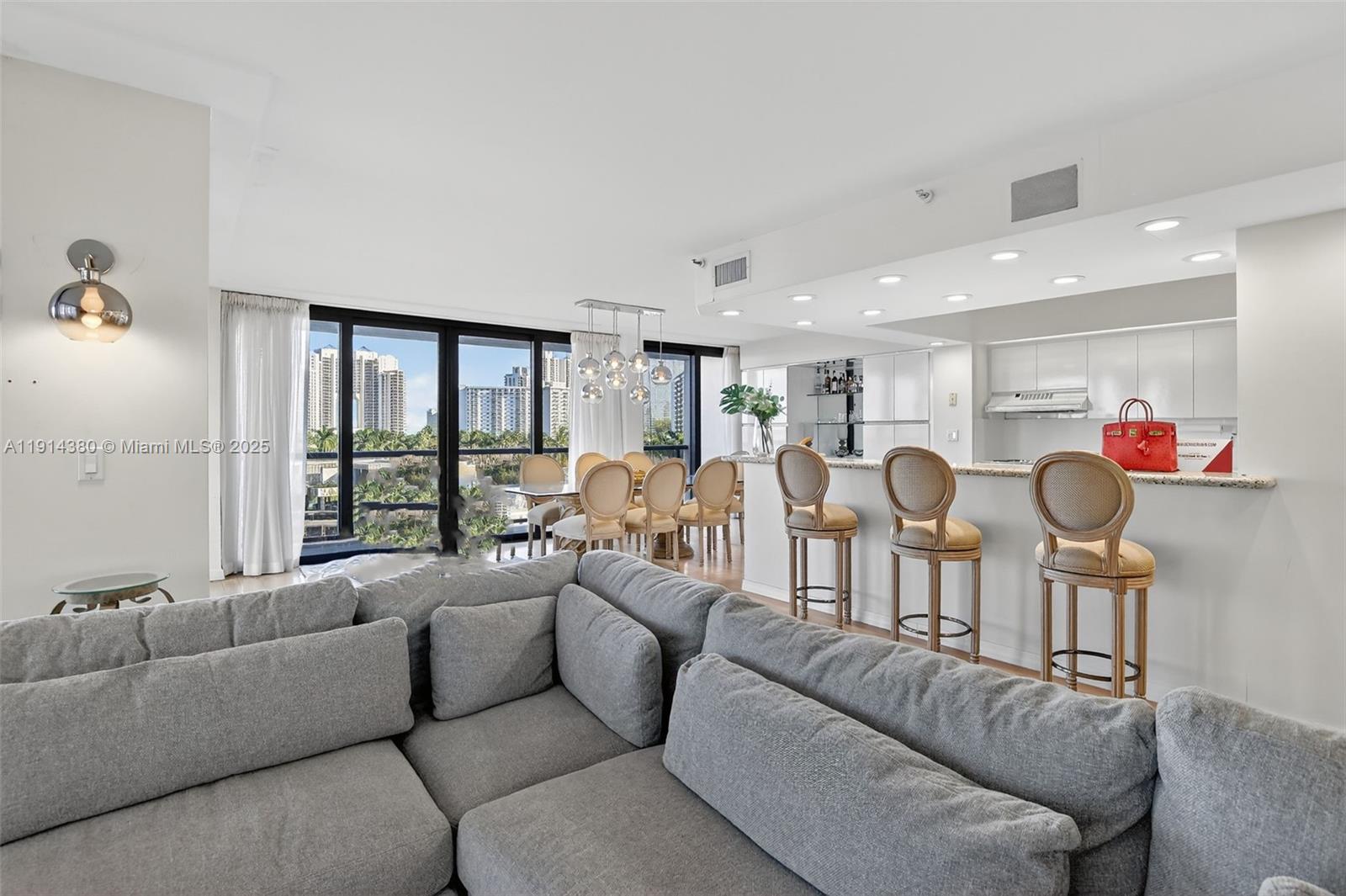 Aventura, Florida, 33180, United States, 3 Bedrooms Bedrooms, ,3 BathroomsBathrooms,Residential,For Sale,1994376