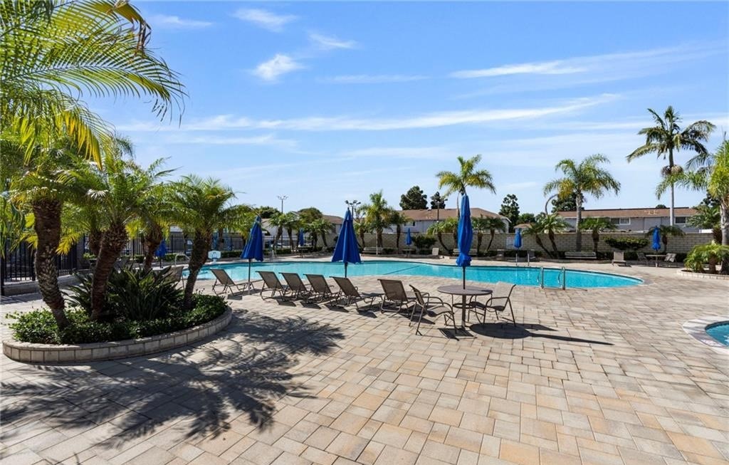 Huntington Beach, California, 92646, United States, 2 Bedrooms Bedrooms, ,2 BathroomsBathrooms,Residential,For Sale,2048347