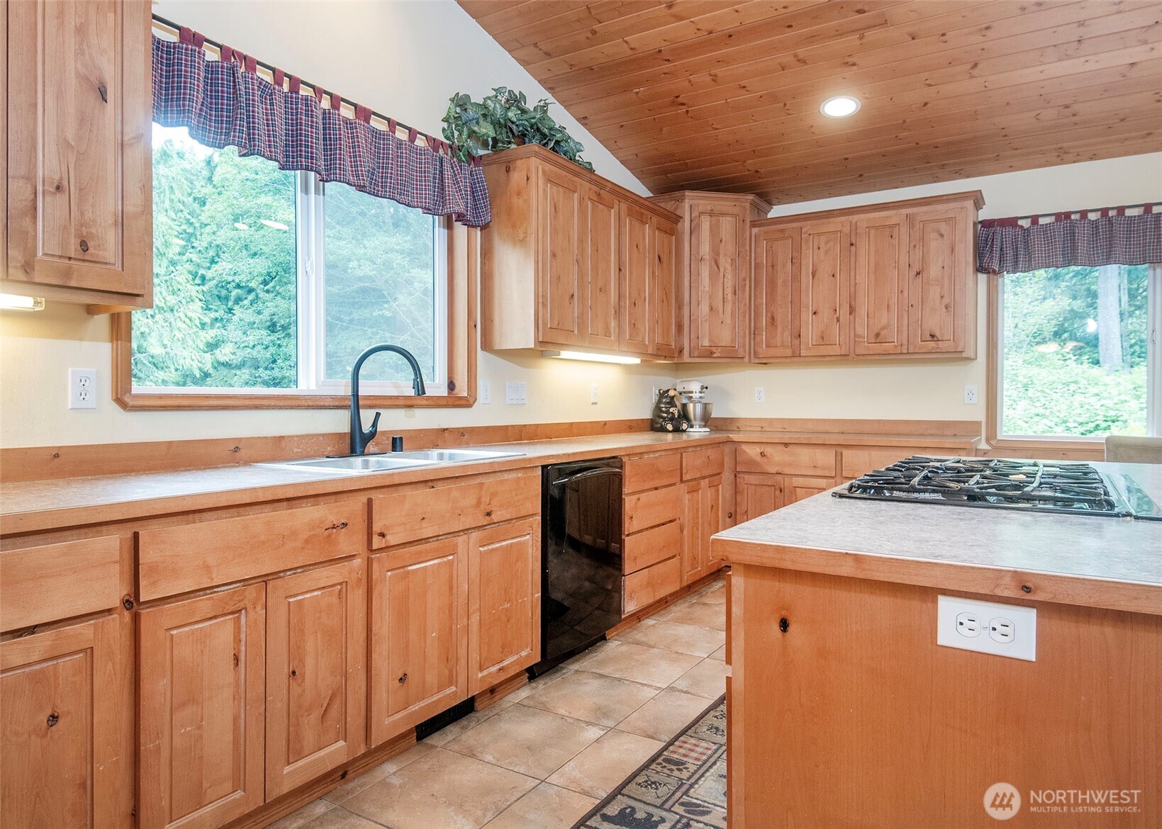 Stanwood, Washington, 98292, United States, 4 Bedrooms Bedrooms, ,2 BathroomsBathrooms,Residential,For Sale,1926284
