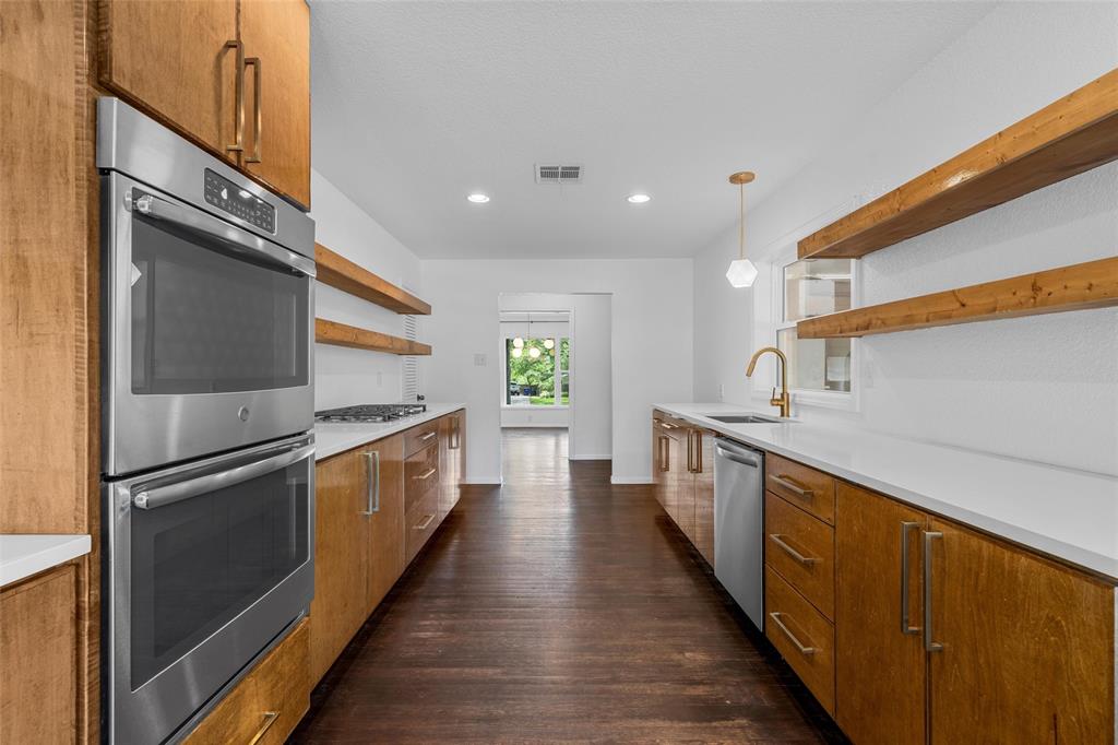 Waco, Texas, 76710, United States, 5 Bedrooms Bedrooms, ,4 BathroomsBathrooms,Residential,For Sale,1806319