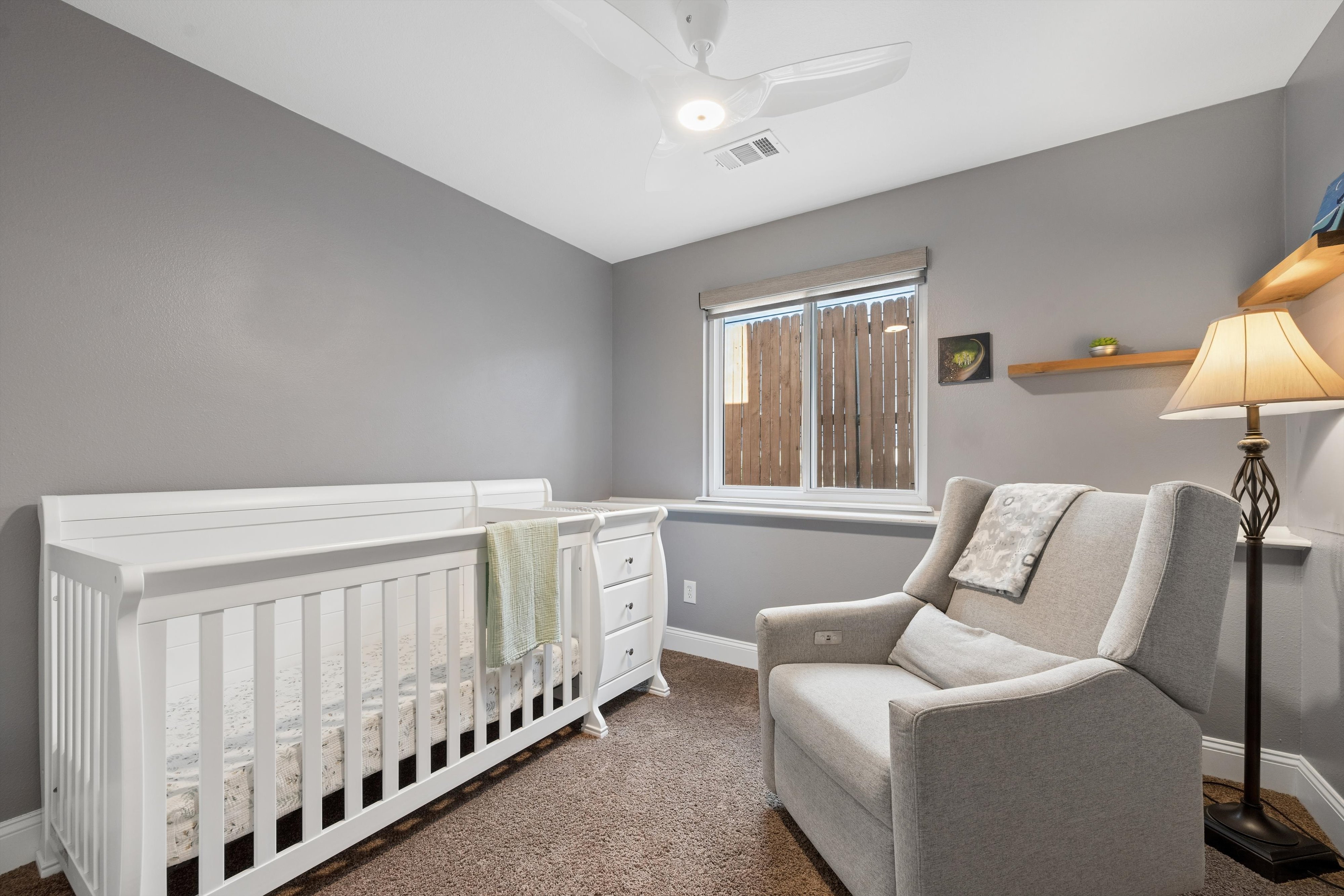  Beautifully updated home-Renovated from top to bottom with exceptional attention - 物件實景