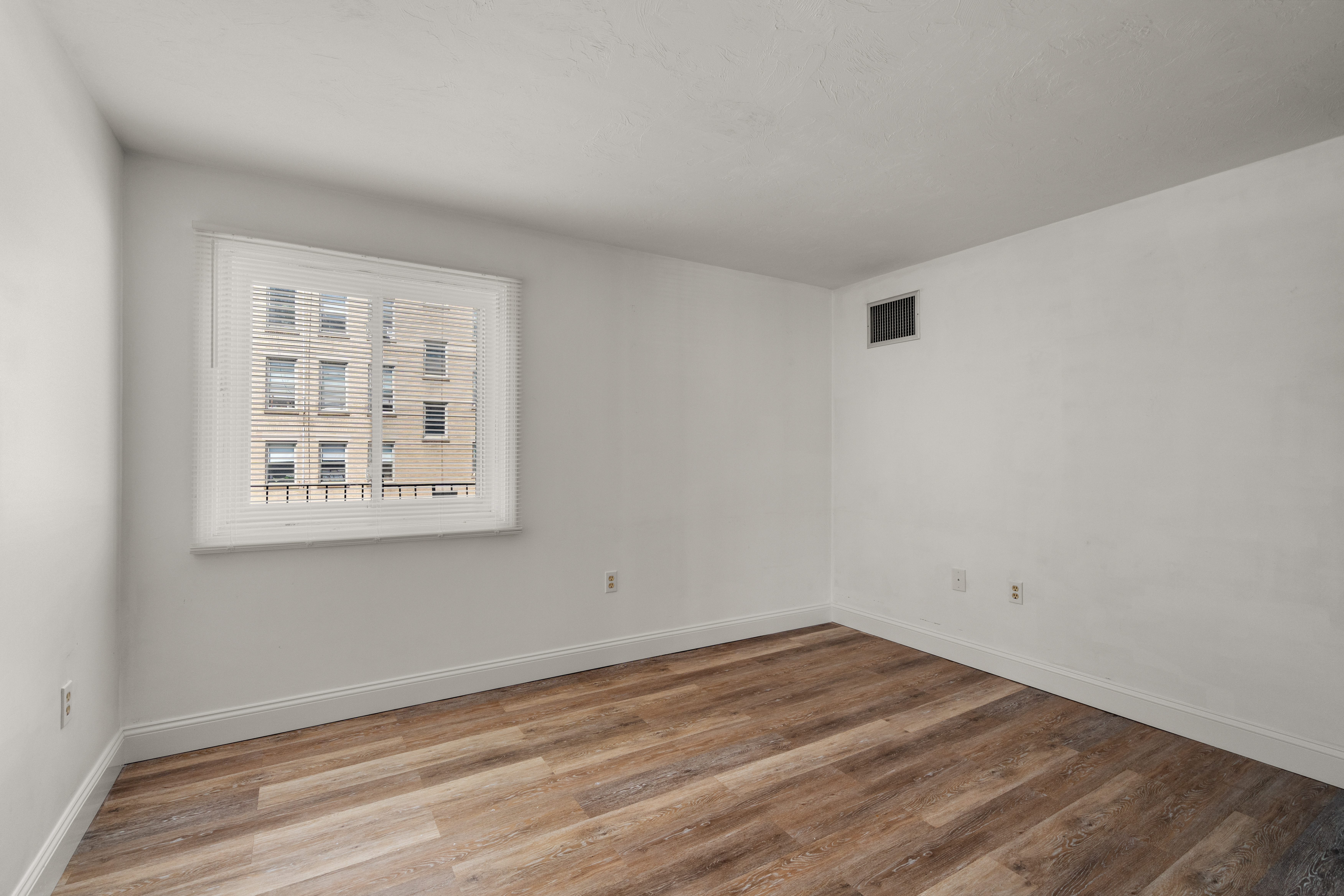  44 Elm, Unit 102, Worcester, MA, 01690 - 物件實景