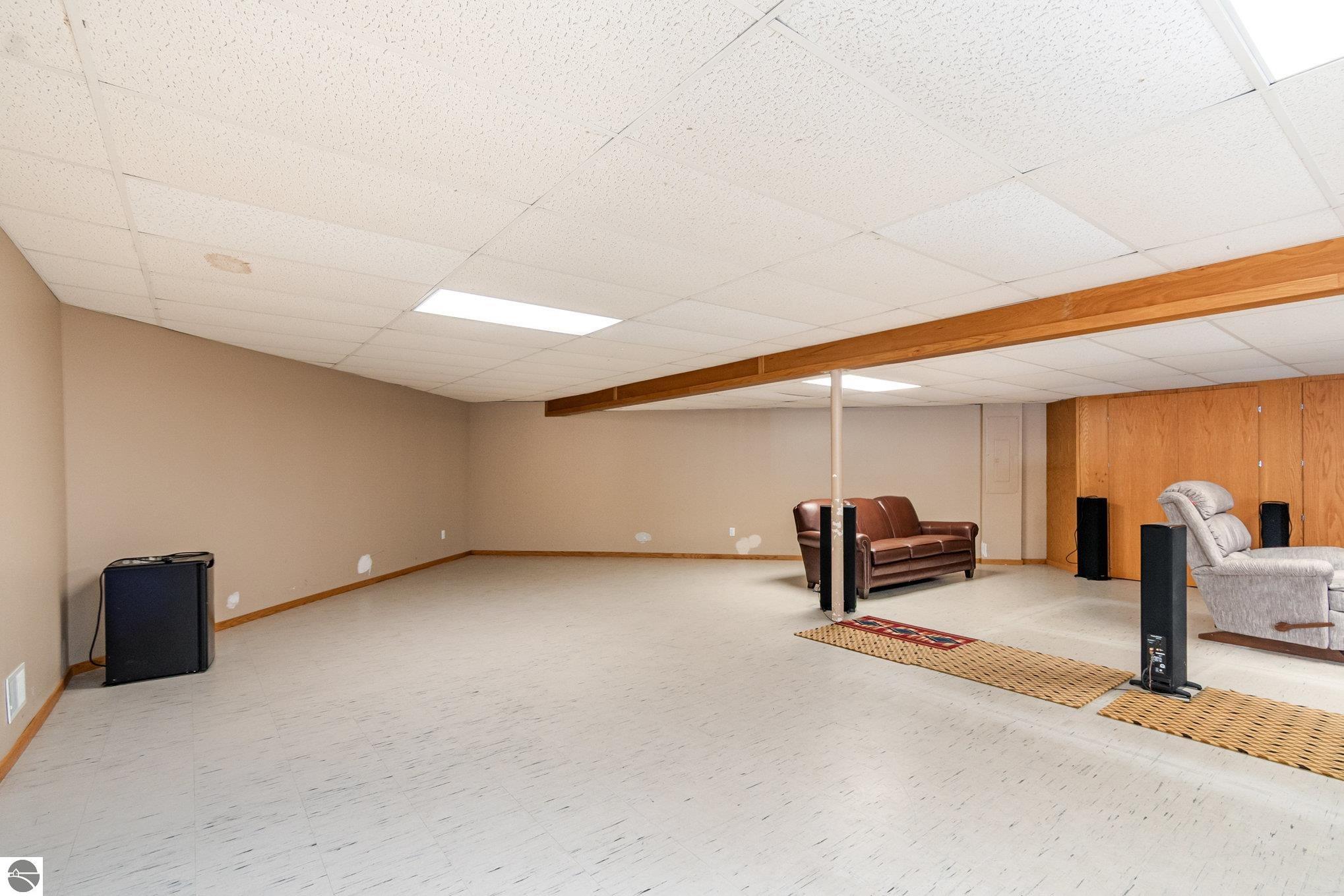 Alma, Michigan, 48801, United States, 5 Bedrooms Bedrooms, ,4 BathroomsBathrooms,Residential,For Sale,2000371