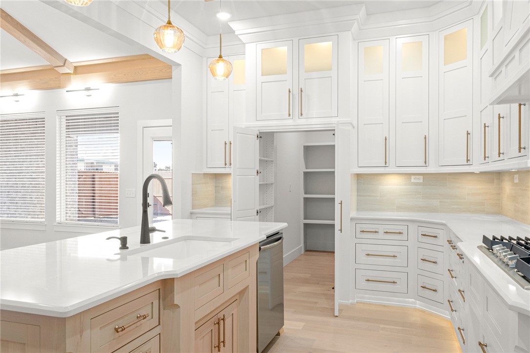 Centerton, Arkansas, 72719, United States, 4 Bedrooms Bedrooms, ,4 BathroomsBathrooms,Residential,For Sale,1991183