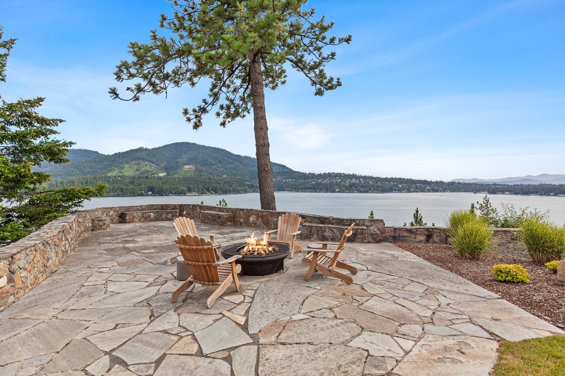  Rare Custom Retreat at Hayden Lake - 物件實景