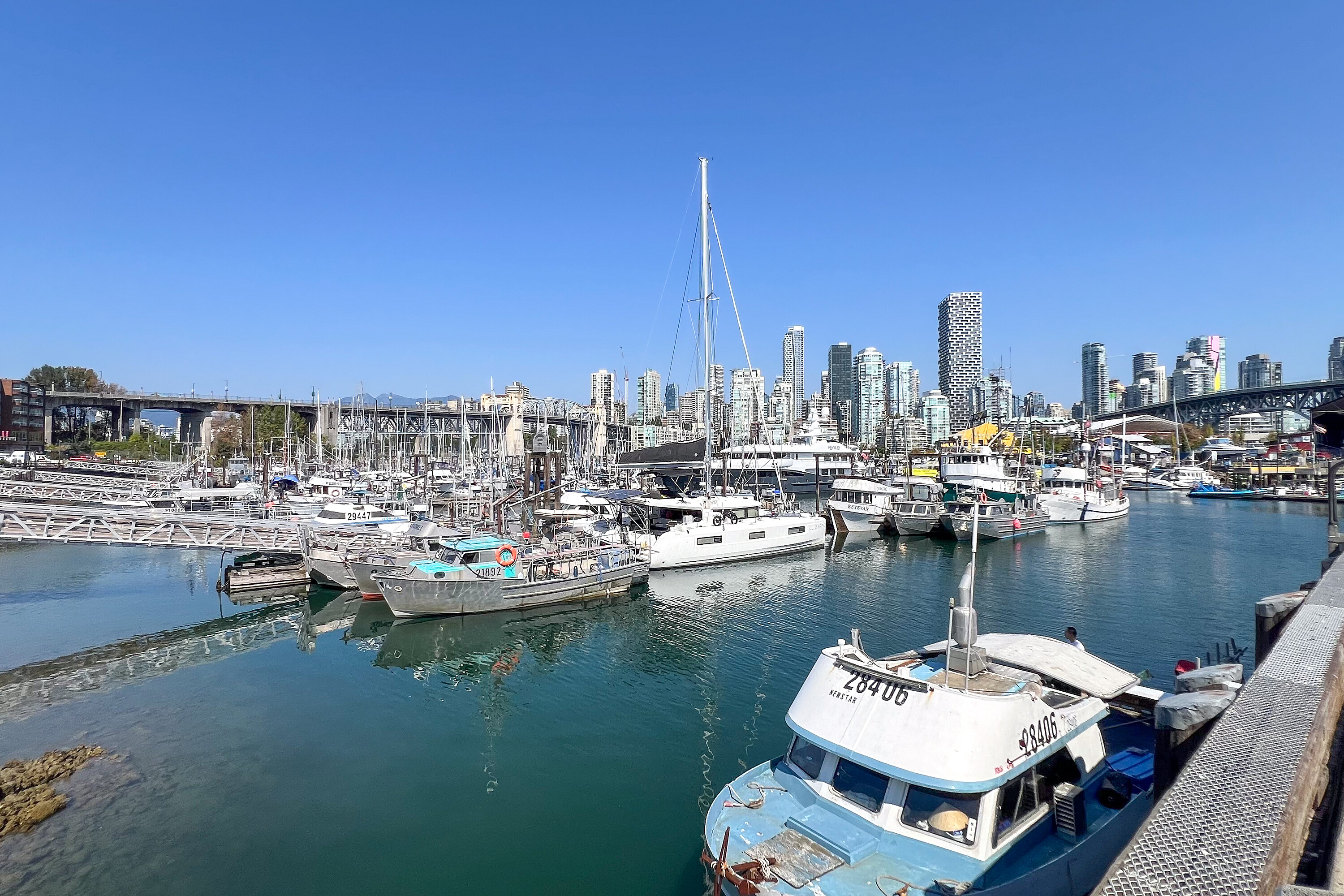  False Creek Waterfront Living - 物件實景