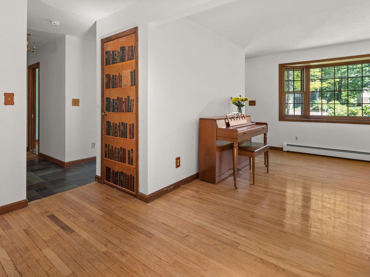 Essex, Vermont, 05452, United States, 4 Bedrooms Bedrooms, ,2 BathroomsBathrooms,Residential,For Sale,1927530