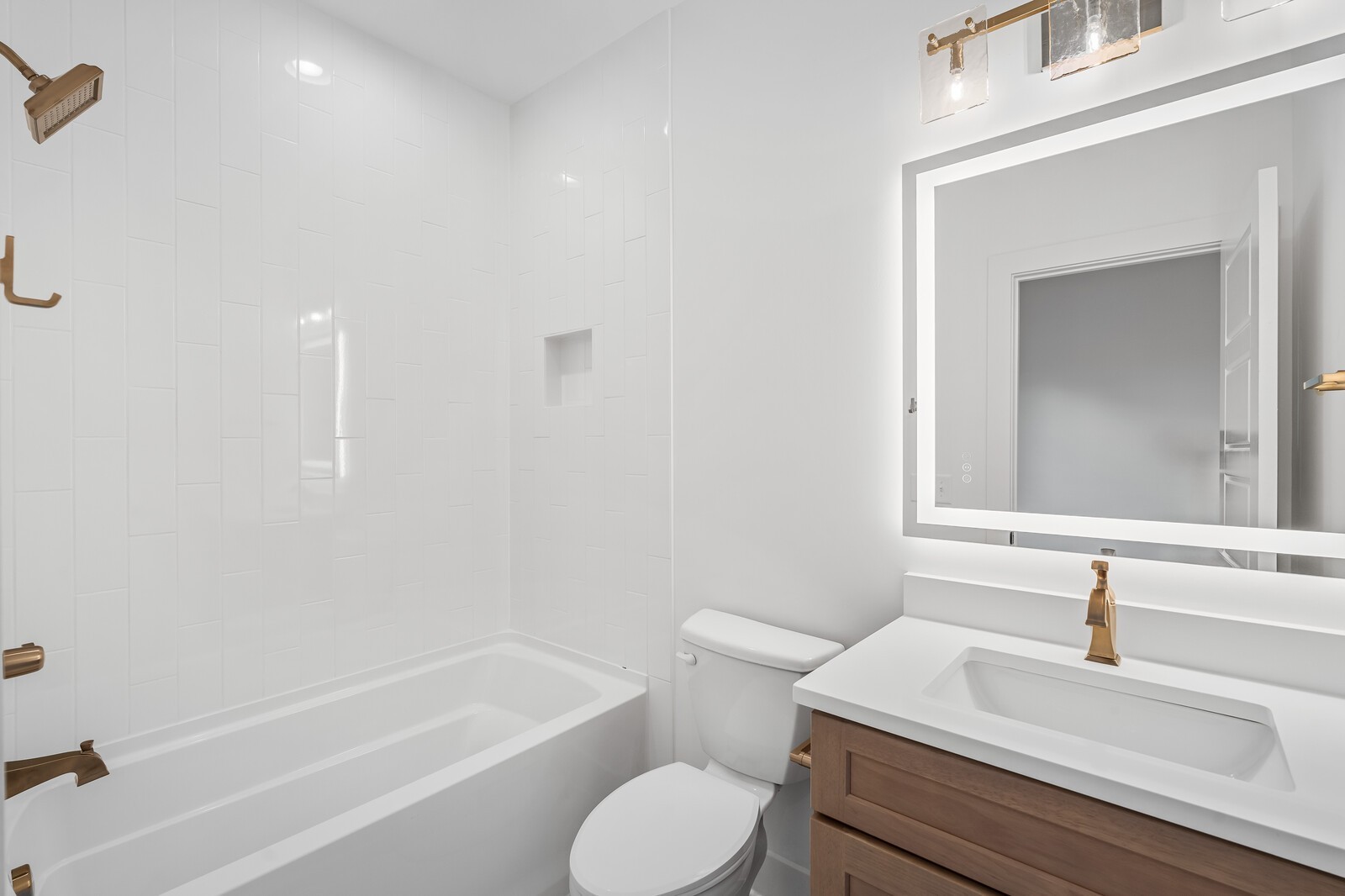 Nashville, Tennessee, 37206, United States, 4 Bedrooms Bedrooms, ,7 BathroomsBathrooms,Residential,For Sale,1989518