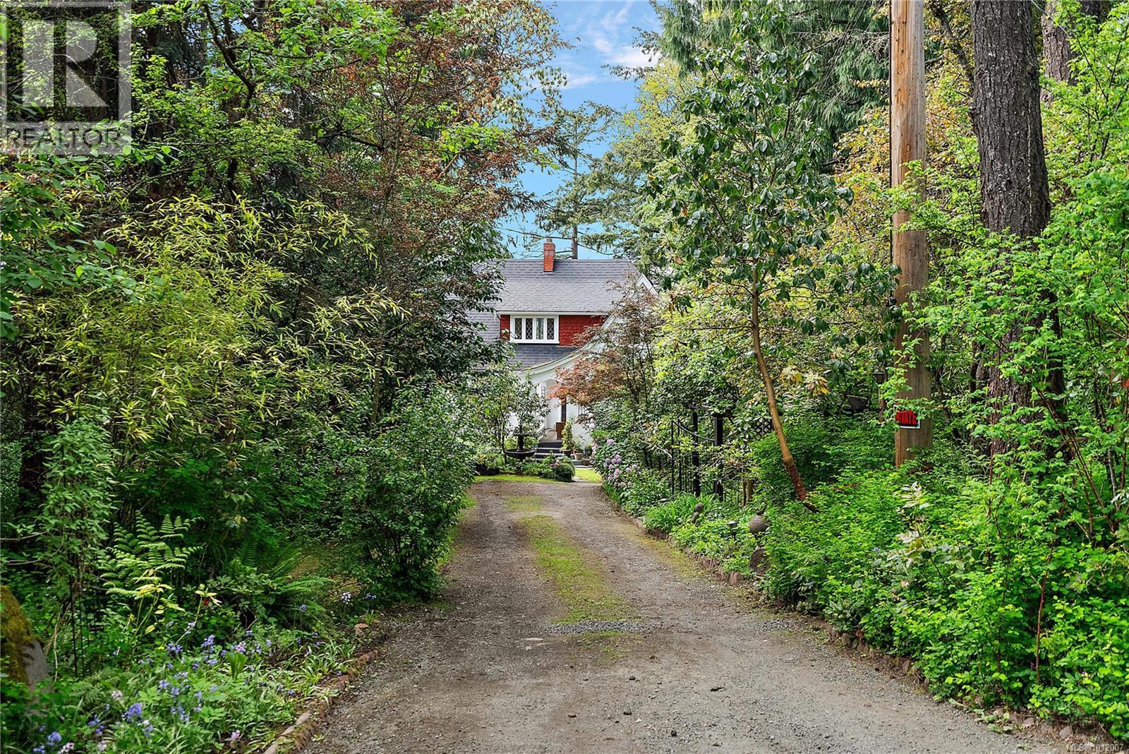 SAANICH, British Columbia, V9A 2R8, CA, 6 Bedrooms Bedrooms, ,3 BathroomsBathrooms,Residential,For Sale,1948762