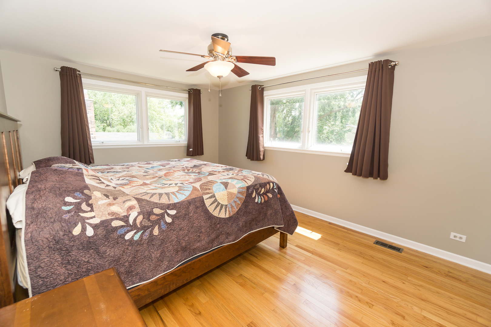 Arlington Heights, Illinois, 60005, United States, 5 Bedrooms Bedrooms, ,3 BathroomsBathrooms,Residential,For Sale,1921058