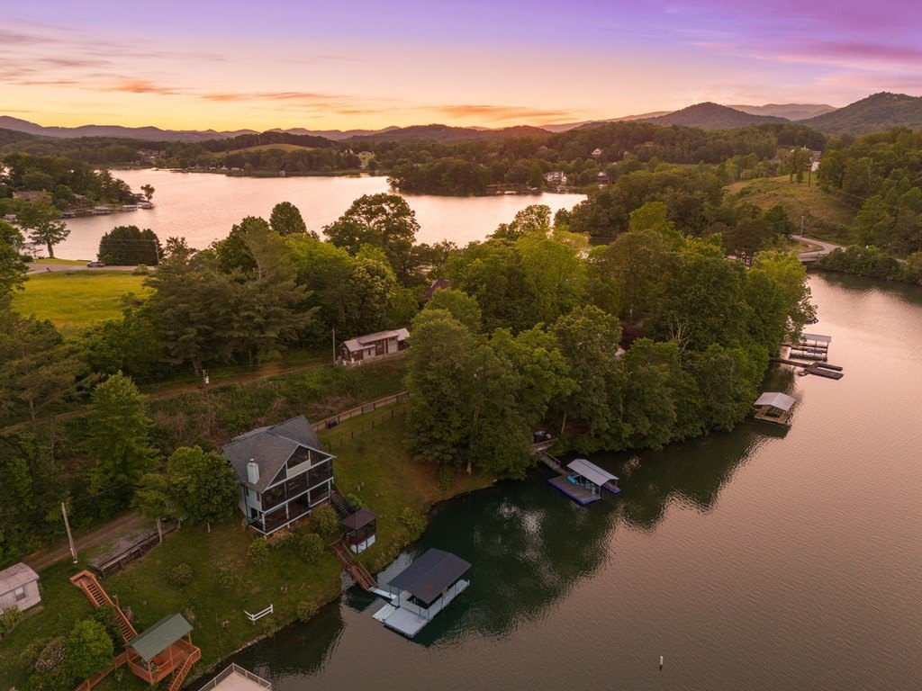 Hayesville, North Carolina, 28904, United States, 3 Bedrooms Bedrooms, ,4 BathroomsBathrooms,Residential,For Sale,1831924
